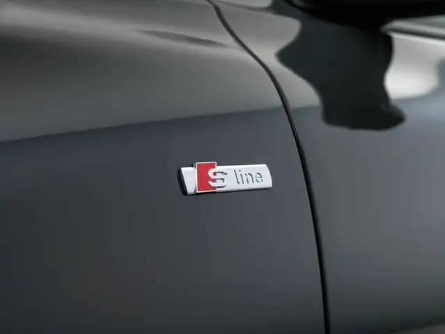 Audi A6 view 11