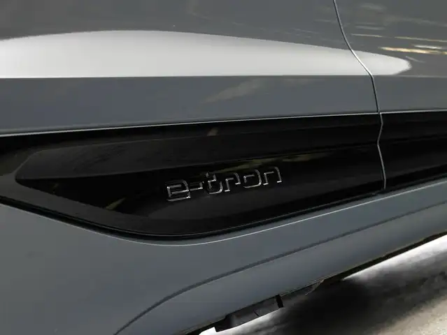 Audi A6 view 10