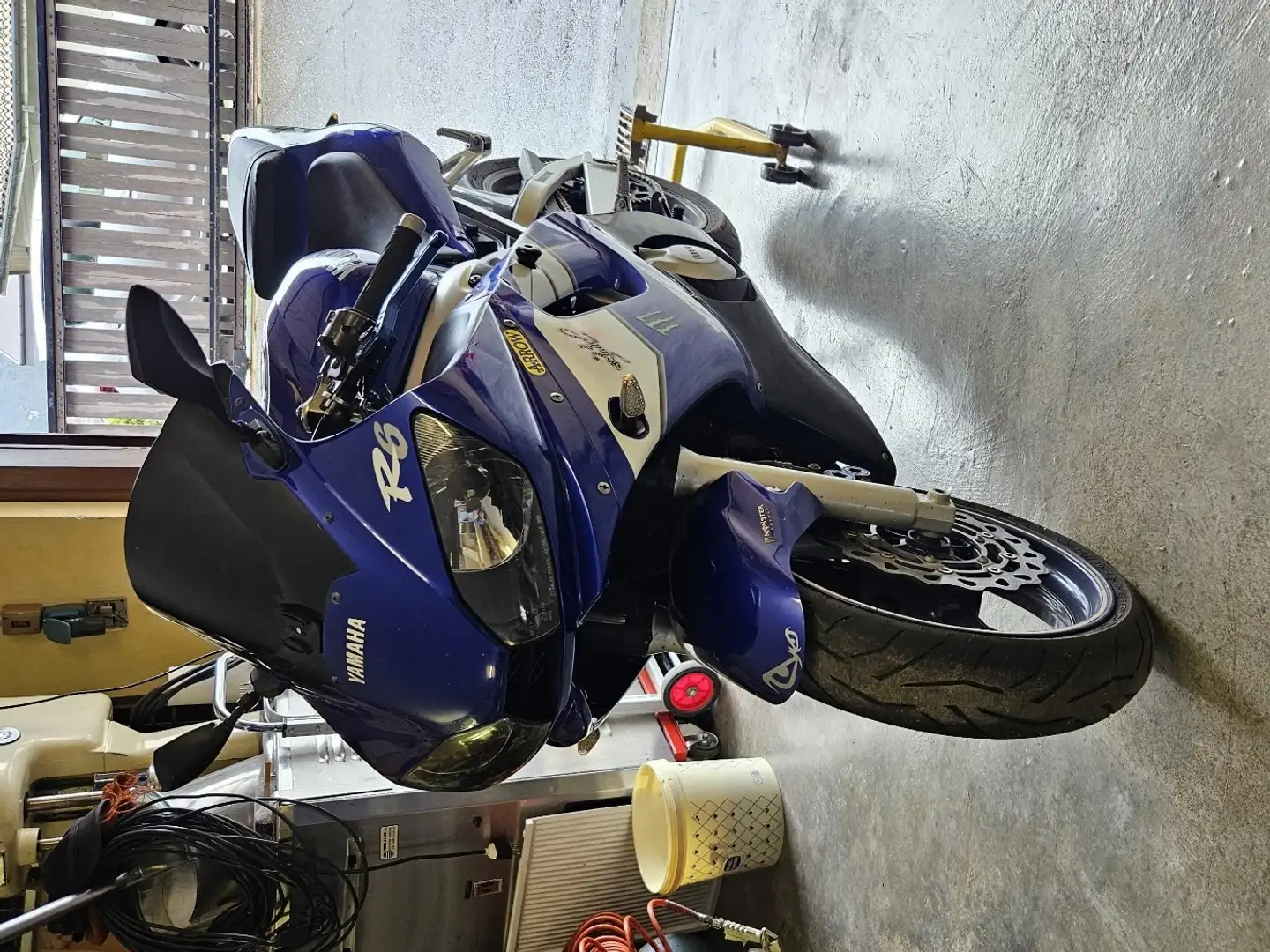 Yamaha YZF-R6 plava - 1