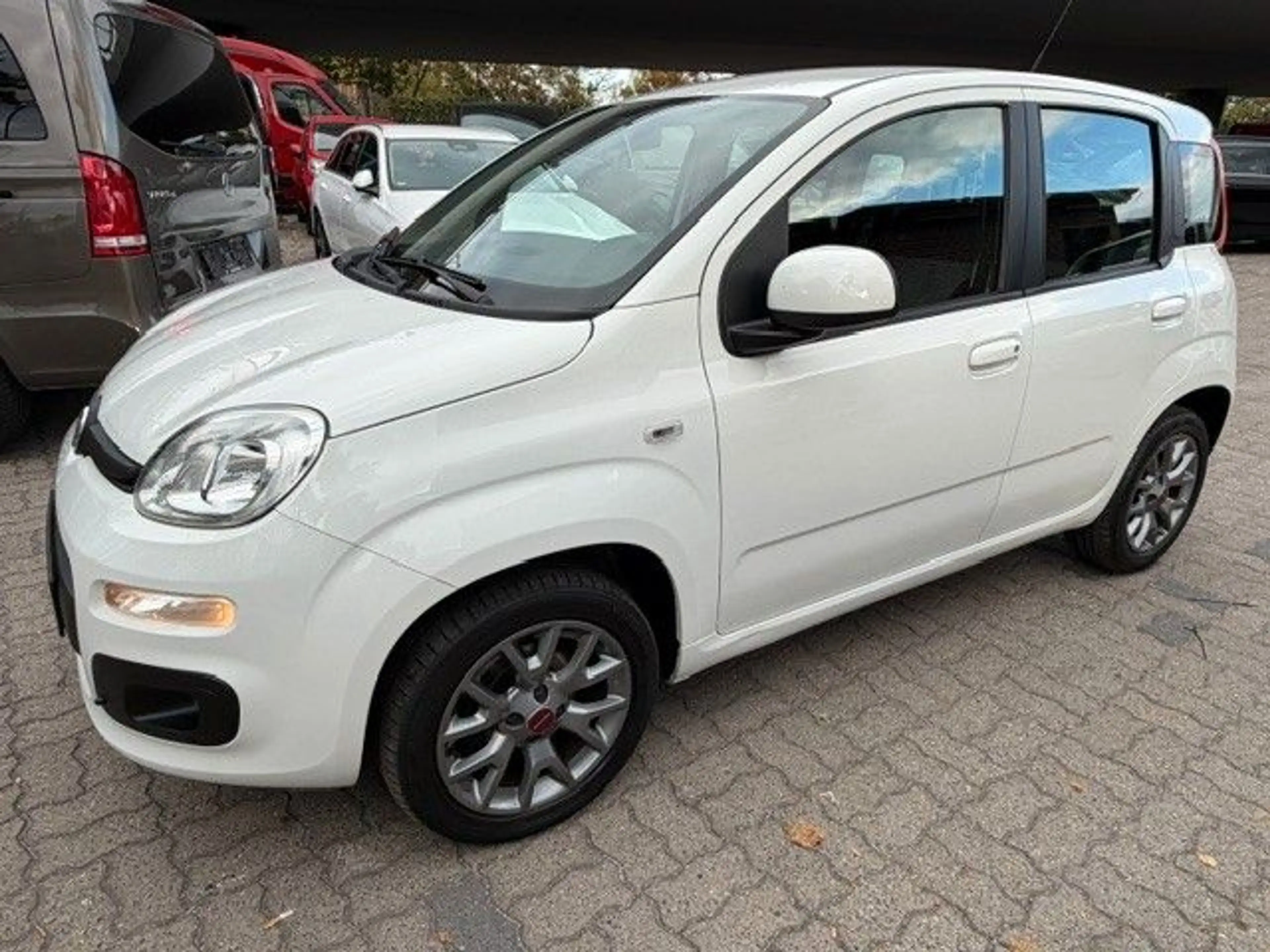 Fiat Panda Lounge 1,2ltr Klima 67tkm sehr gepflegt — photo 3