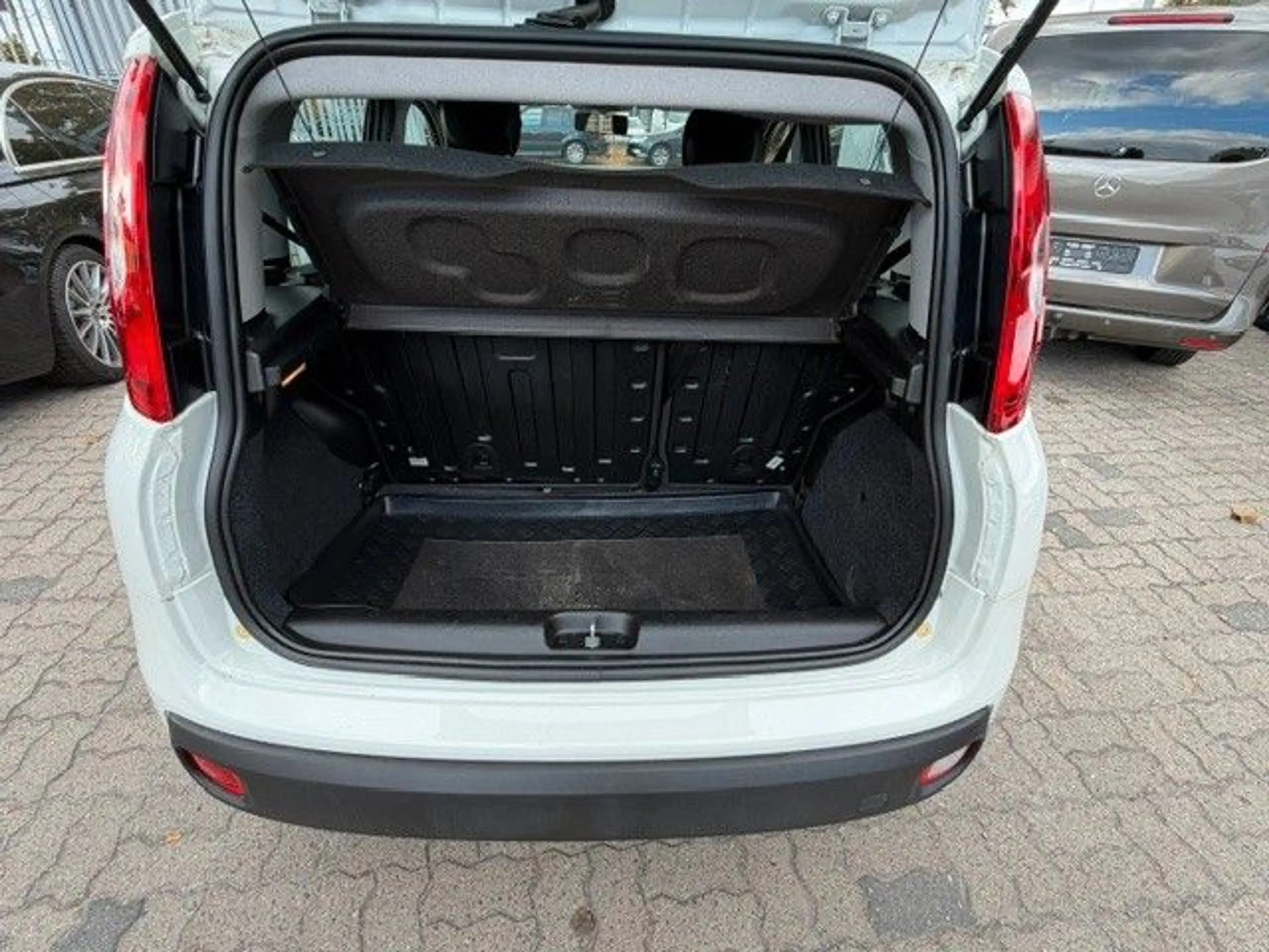 Fiat Panda Lounge 1,2ltr Klima 67tkm sehr gepflegt — photo 15