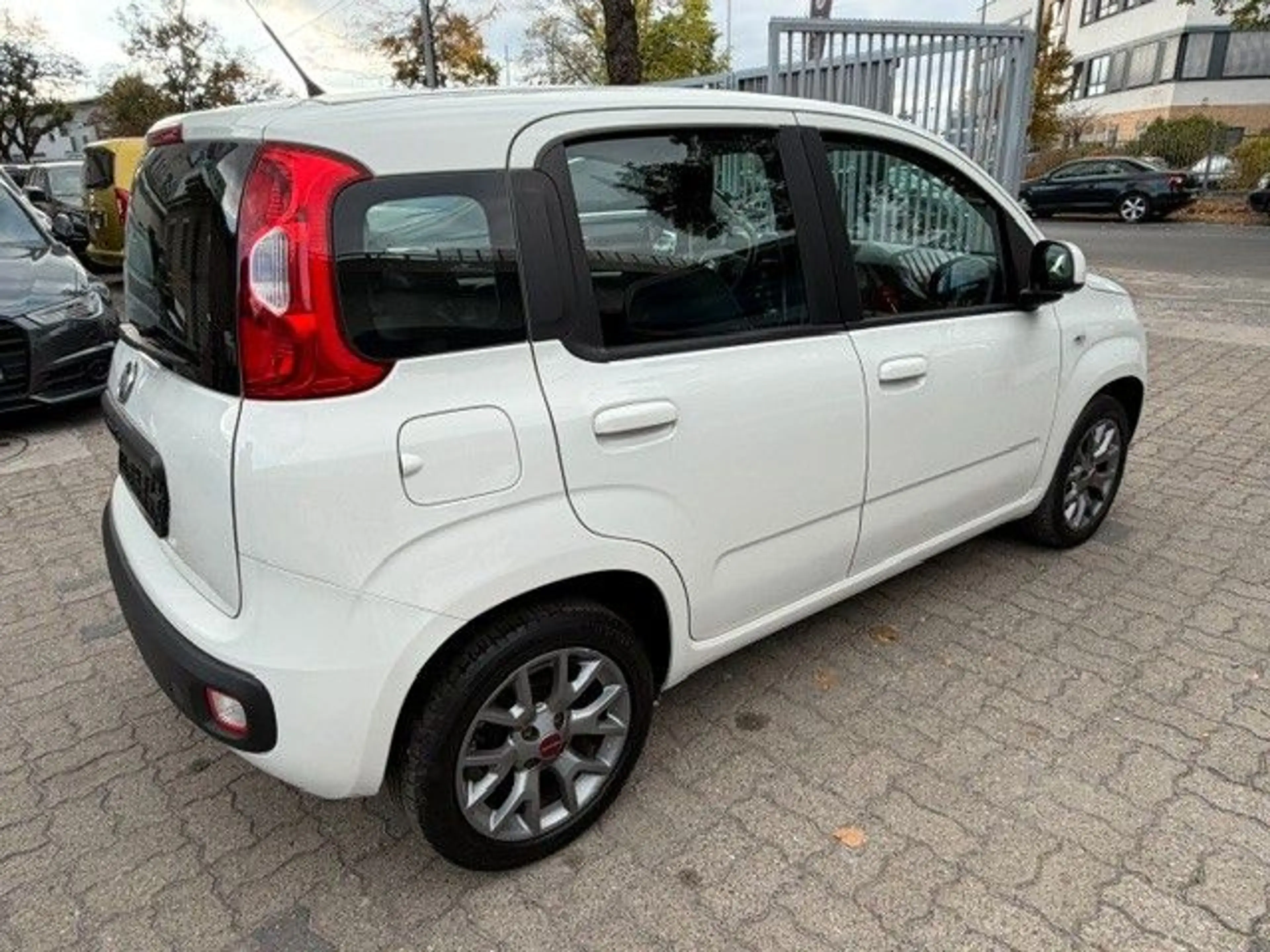 Fiat Panda Lounge 1,2ltr Klima 67tkm sehr gepflegt — photo 12