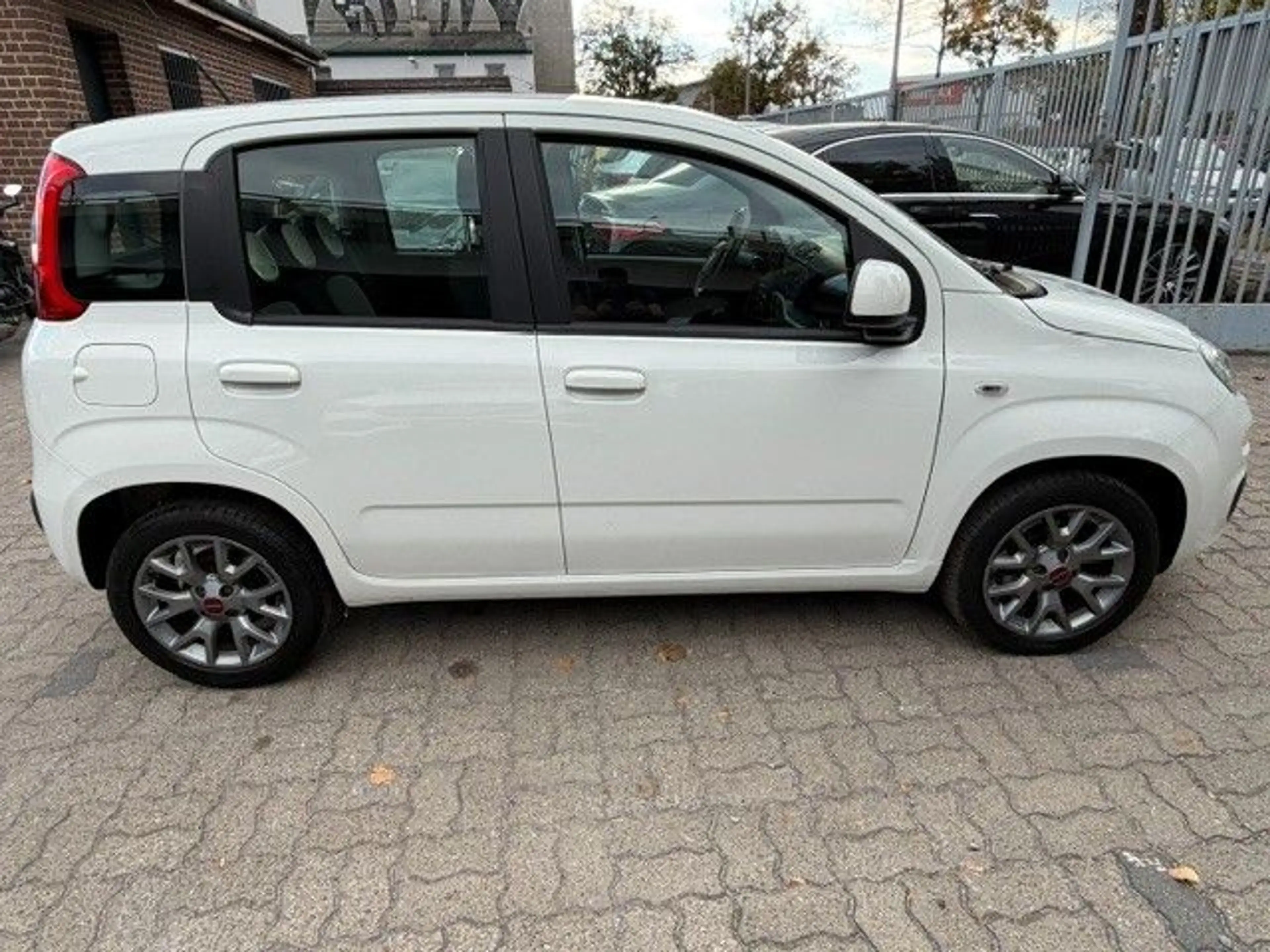 Fiat Panda Lounge 1,2ltr Klima 67tkm sehr gepflegt — photo 4