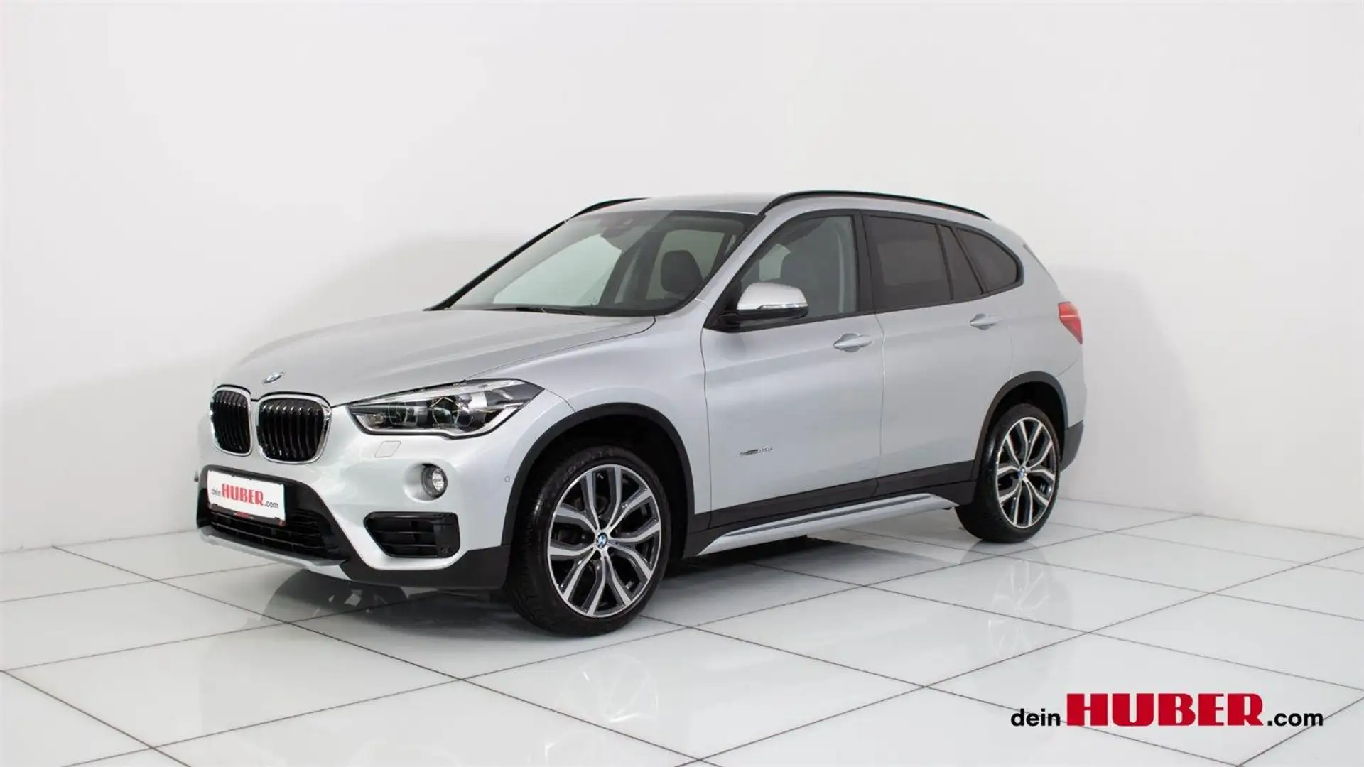 BMW X1 sDrive18d Silber - 1