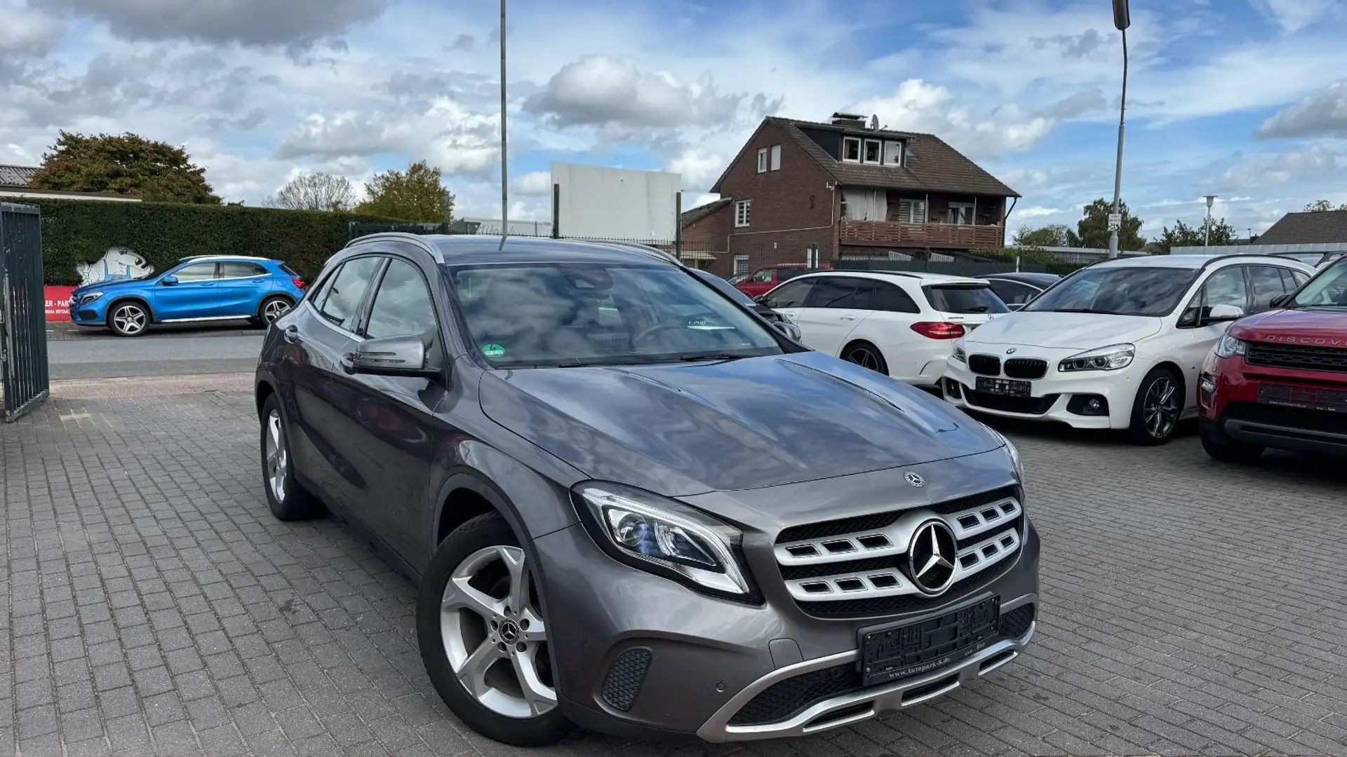 Mercedes-Benz GLA 220 CDI 4 Matic | LED | 81.550KM | AHK Grau - 1