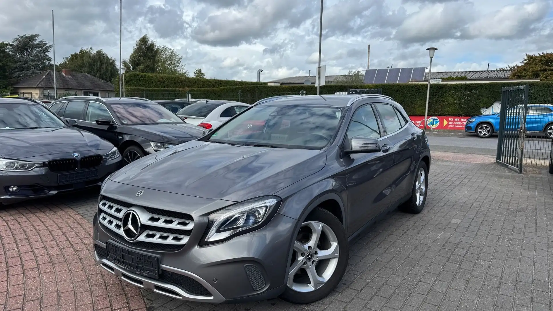 Mercedes-Benz GLA 220 CDI 4 Matic | LED | 81.550KM | AHK Grau - 2
