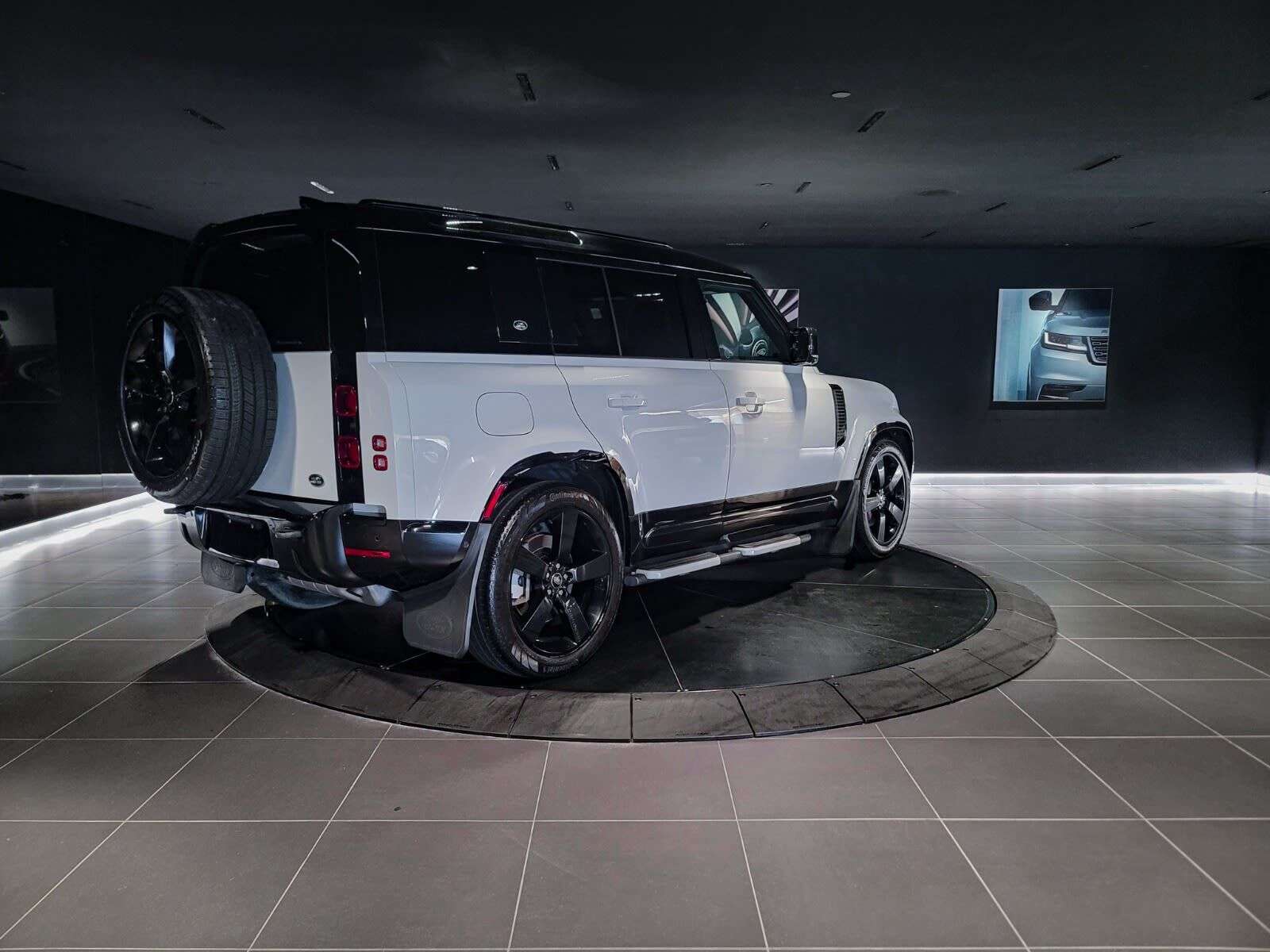 2022 Land Rover Defender X-Dynamic SE | 3rd Row Seating | Sunroof | Navigat alt 5