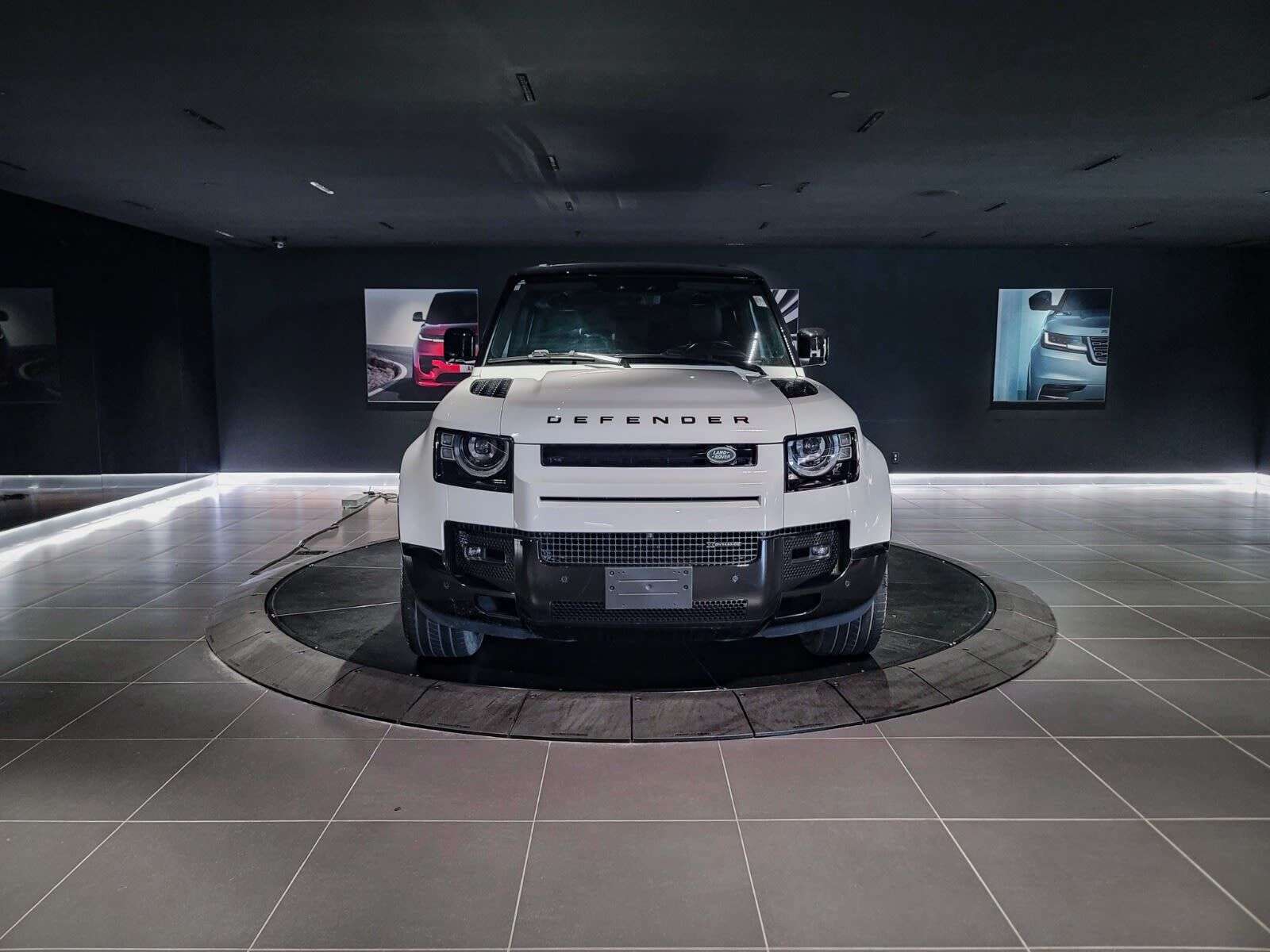 2022 Land Rover Defender X-Dynamic SE | 3rd Row Seating | Sunroof | Navigat alt 2