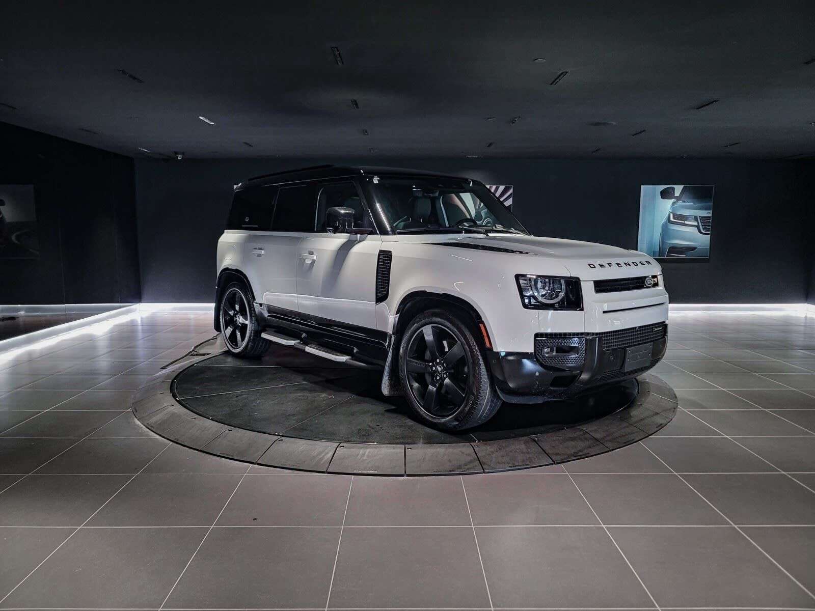 2022 Land Rover Defender X-Dynamic SE | 3rd Row Seating | Sunroof | Navigat alt 3