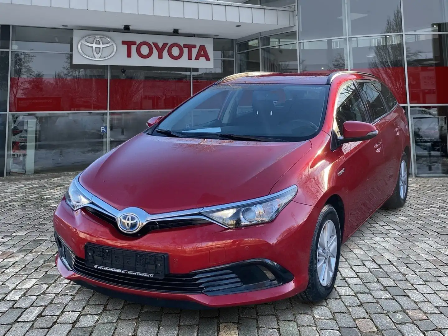 Toyota Auris 1.8 Touring Sports Cool sparsamer Kombi Roşu - 1