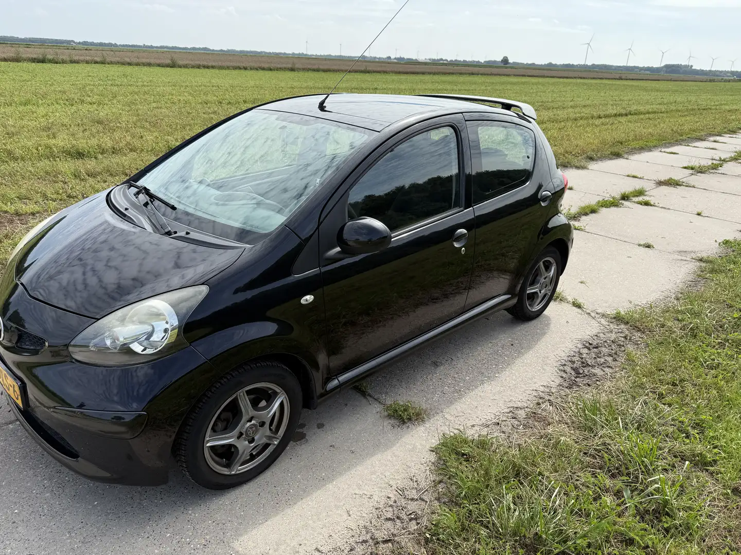 Toyota Aygo 1.0-12V + Zwart - 1