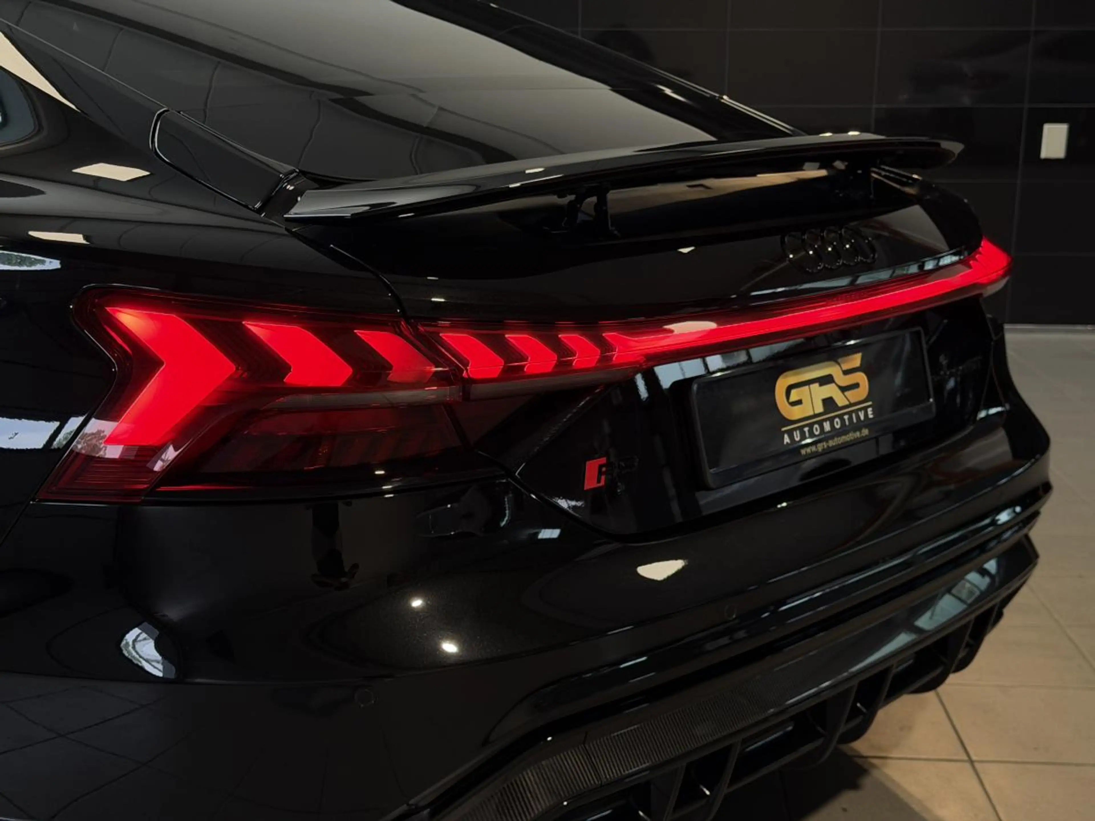 Audi RS e-tron GT — photo 8