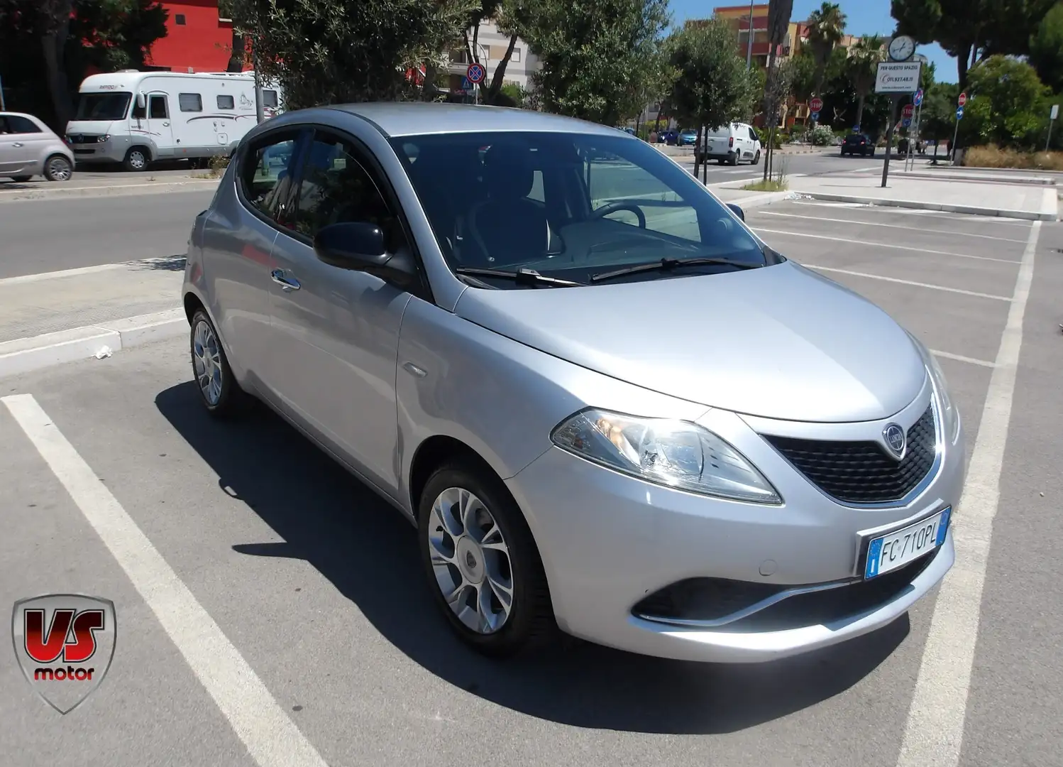 Lancia Ypsilon 1.2 69 CV 5 porte Silver Argento - 1