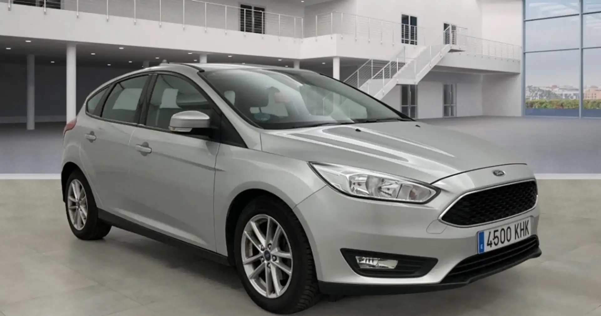 Ford Focus 1.5TDCi Trend+ 120 Silber - 2
