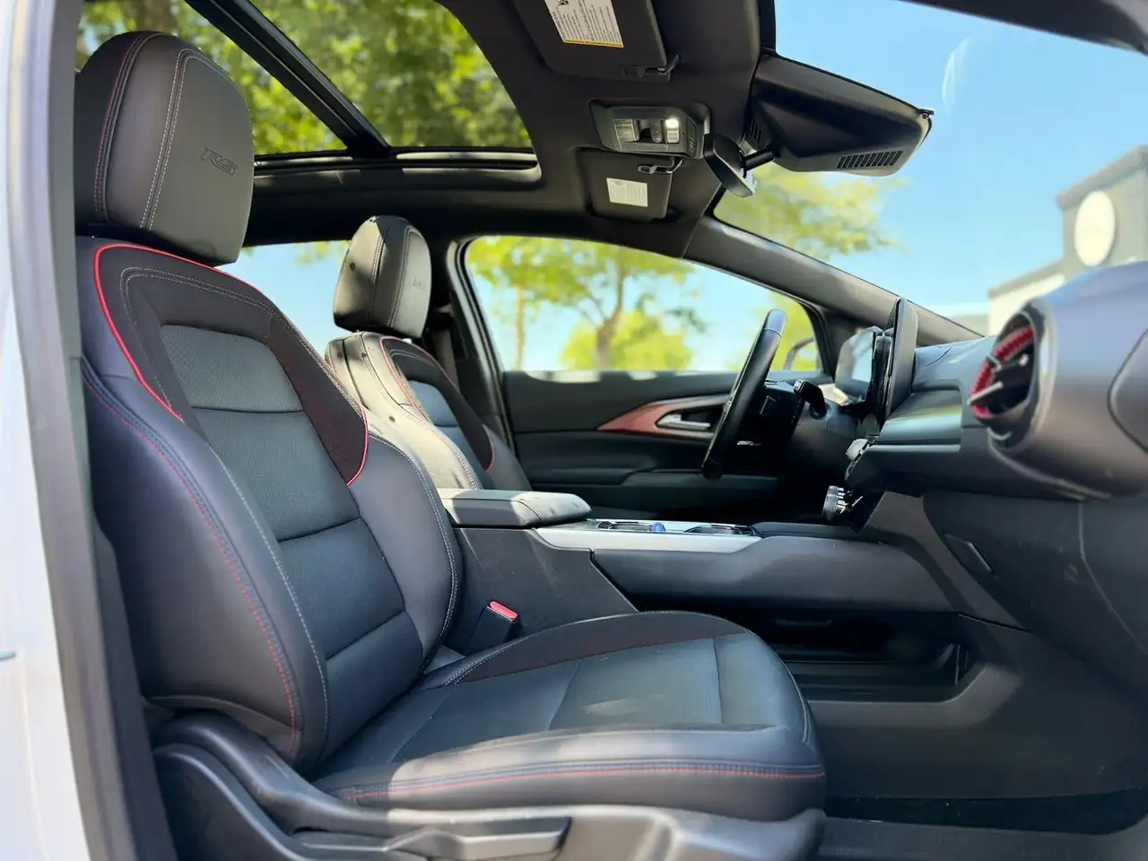 Chevrolet Equinox photo Chevrolet Equinox