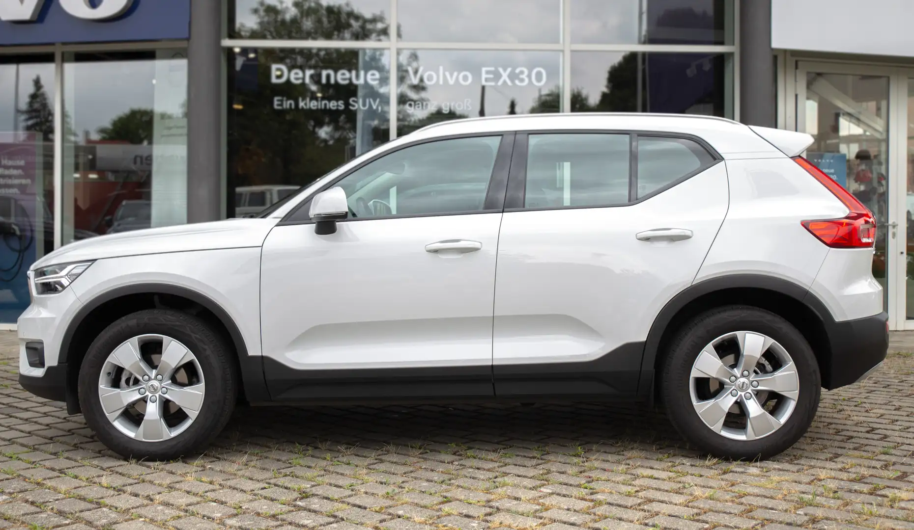 Volvo XC40 T3 Momentum Pro 2WD*Navi*Kamera*Sitzheizung*PDC* Wit - 2