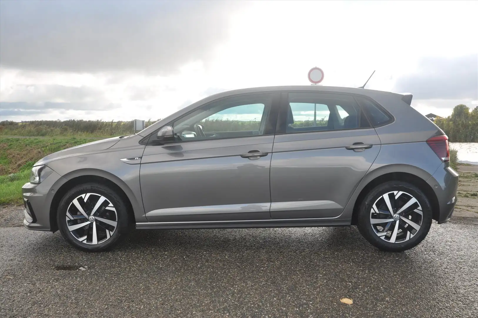 Volkswagen Polo 1.0 TSI R-Line DSG Automaat Grijs - 2
