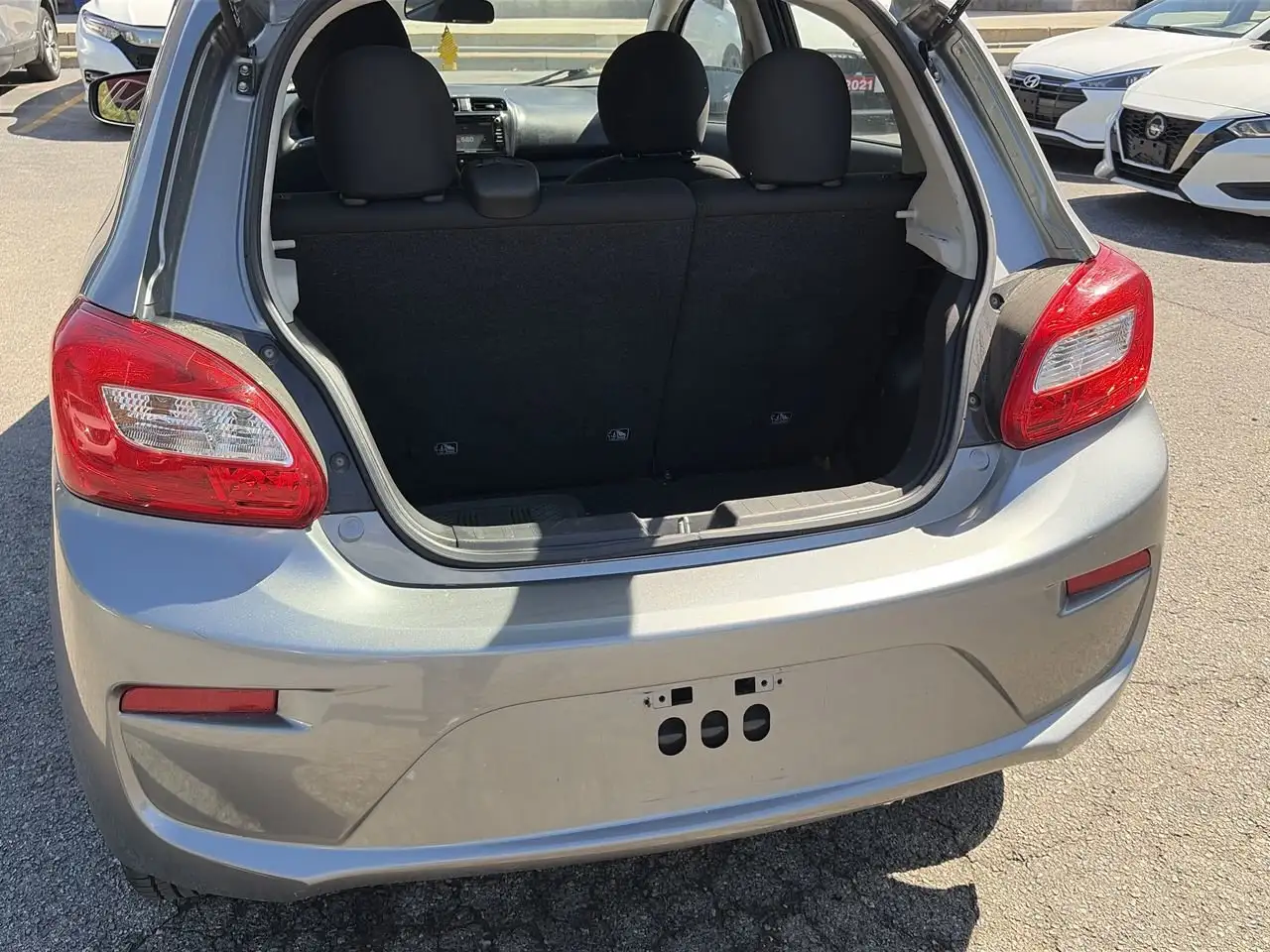 Mitsubishi Mirage снимка Mitsubishi Mirage