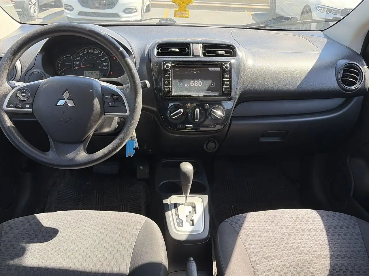 Mitsubishi Mirage снимка Mitsubishi Mirage