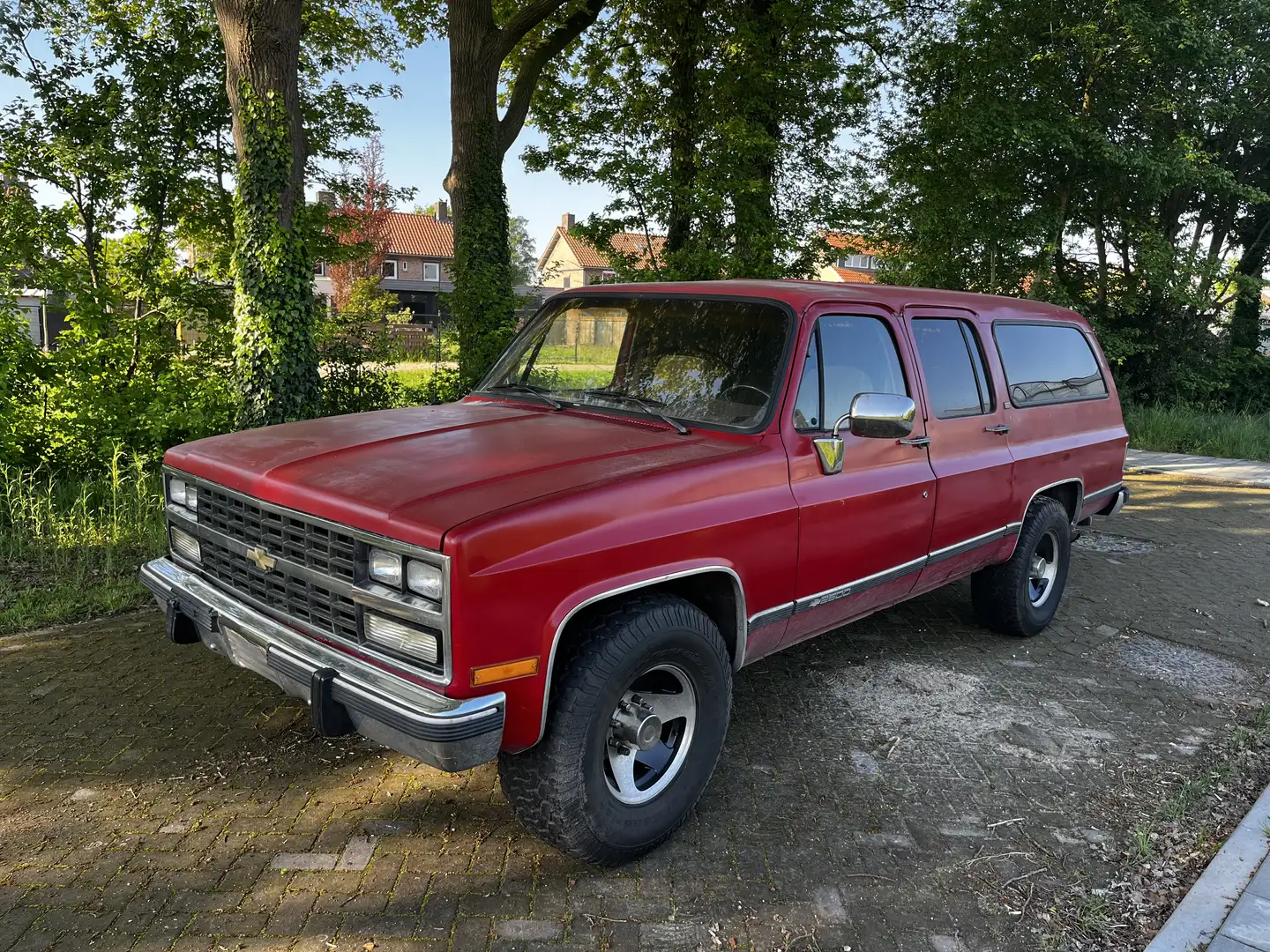 Chevrolet Suburban R1500 454 2 wheel drive - 1