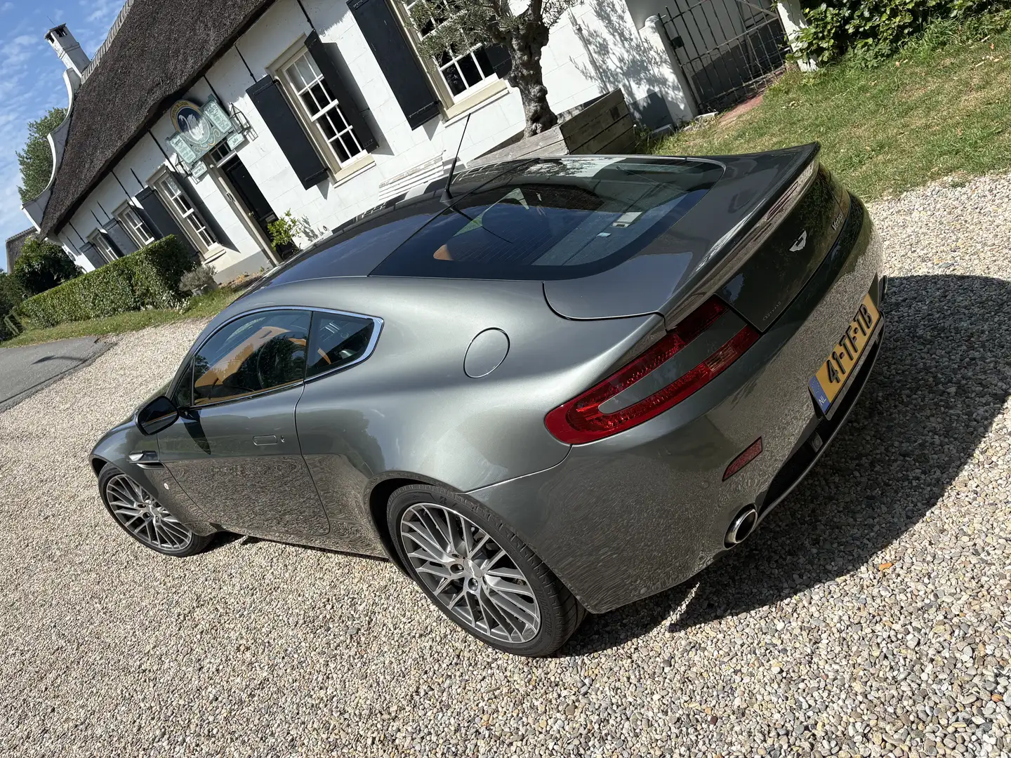 Aston Martin Virage 4.3 V8 Grau - 1