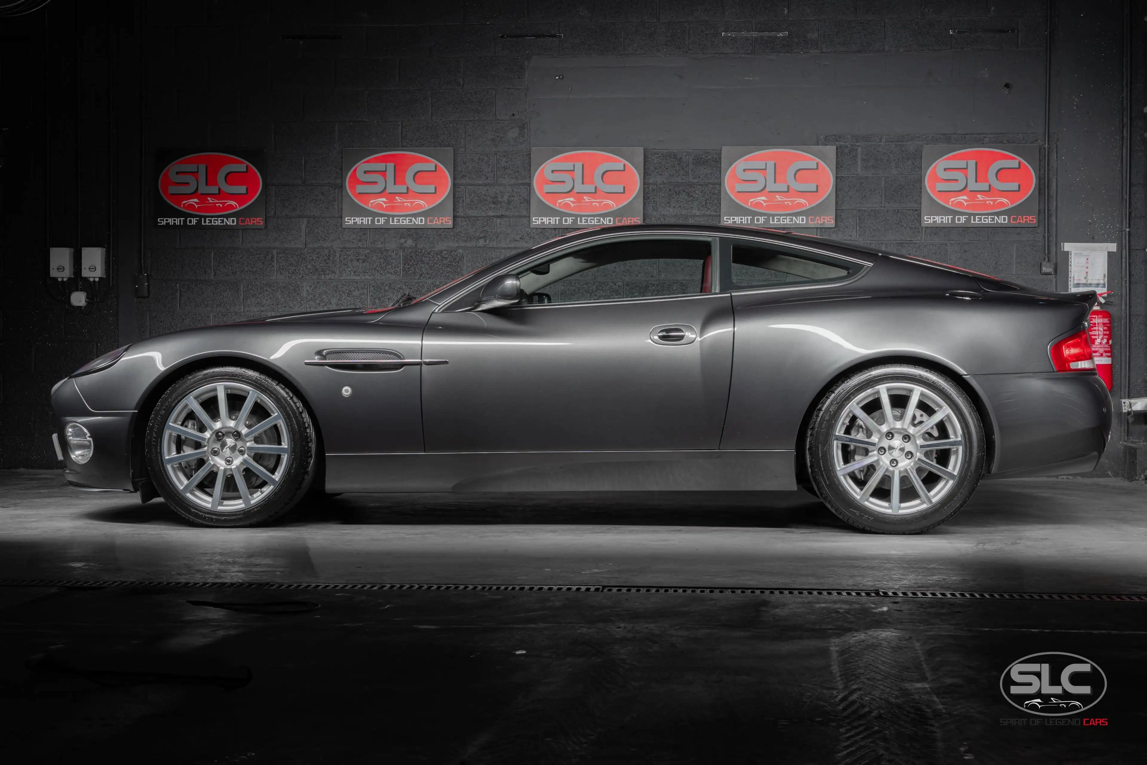 Aston Martin Vanquish Vanquish S  V12 Full Aston History — photo 2