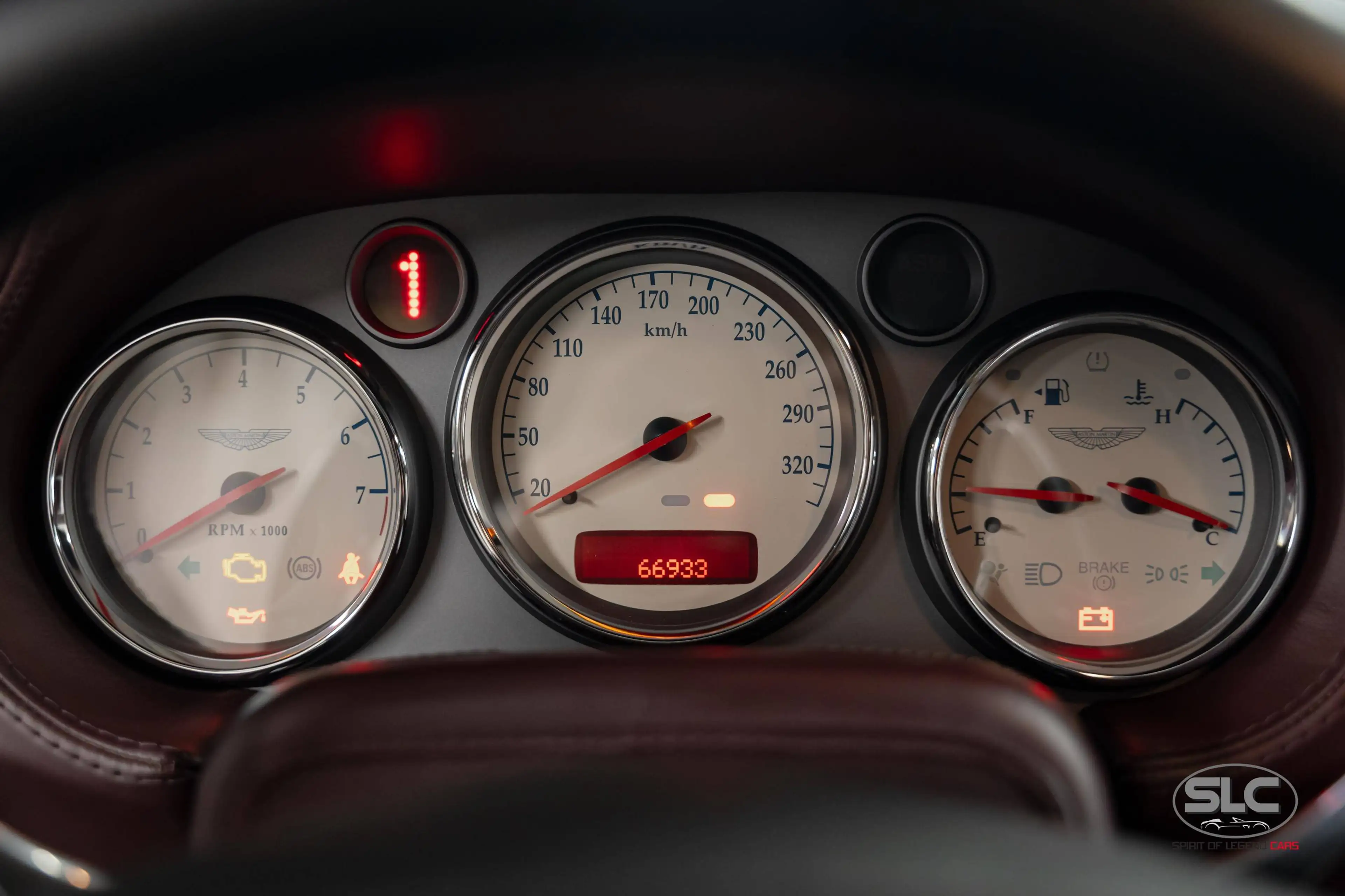 Aston Martin Vanquish Vanquish S  V12 Full Aston History — photo 11