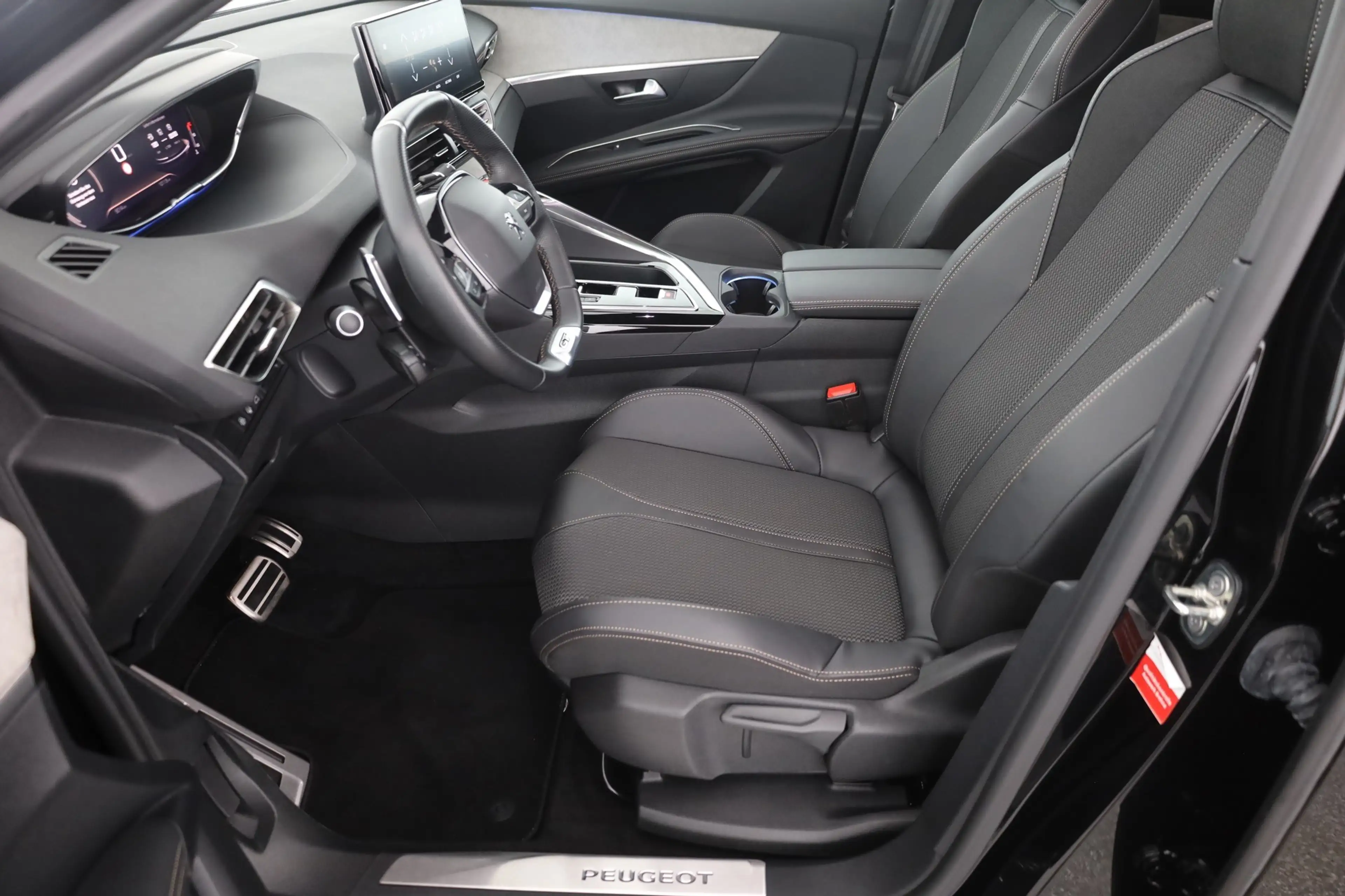 Peugeot 3008 1.2 PureTech GT LED Navi Panorama Kamera — photo 23
