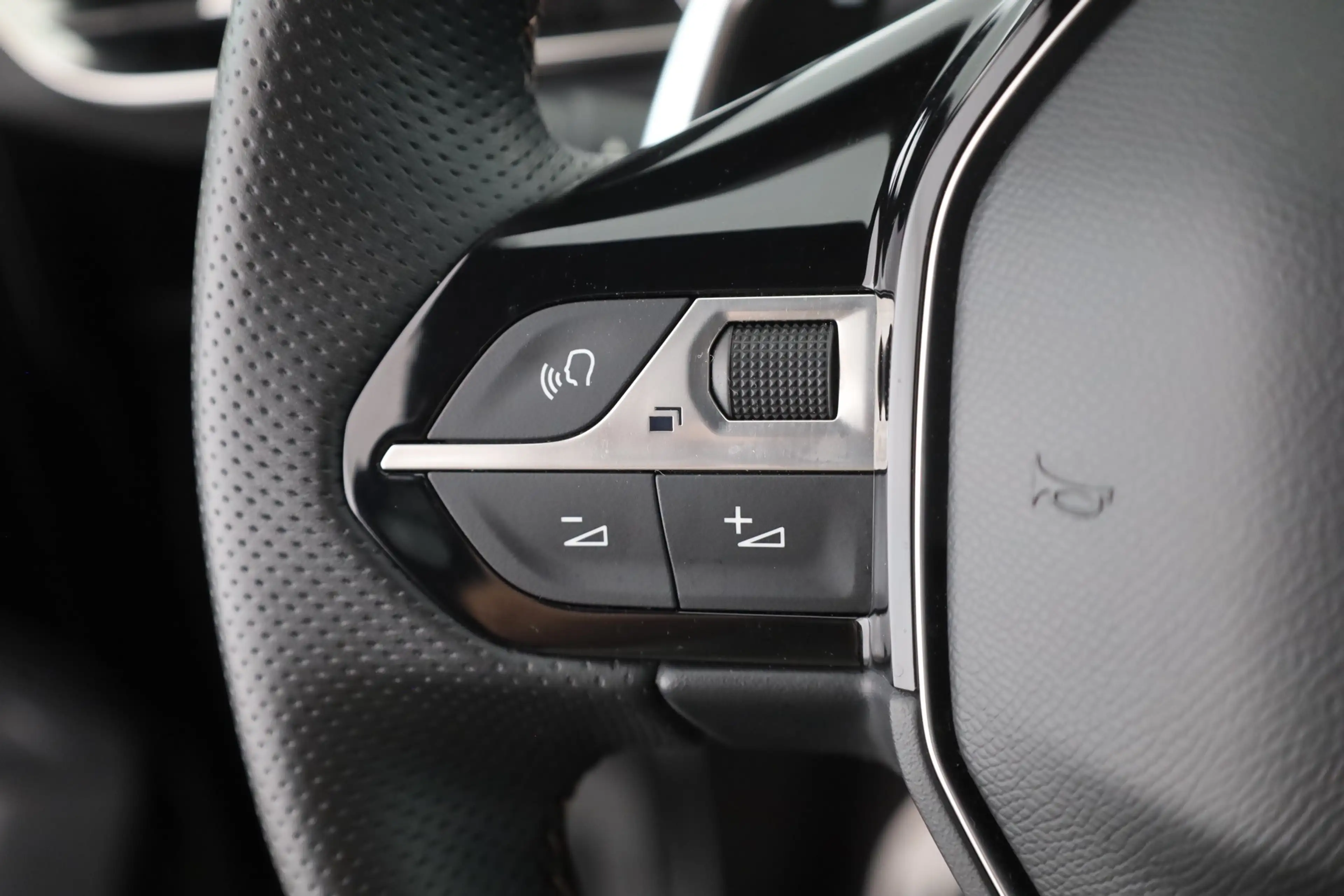Peugeot 3008 1.2 PureTech GT LED Navi Panorama Kamera — photo 16