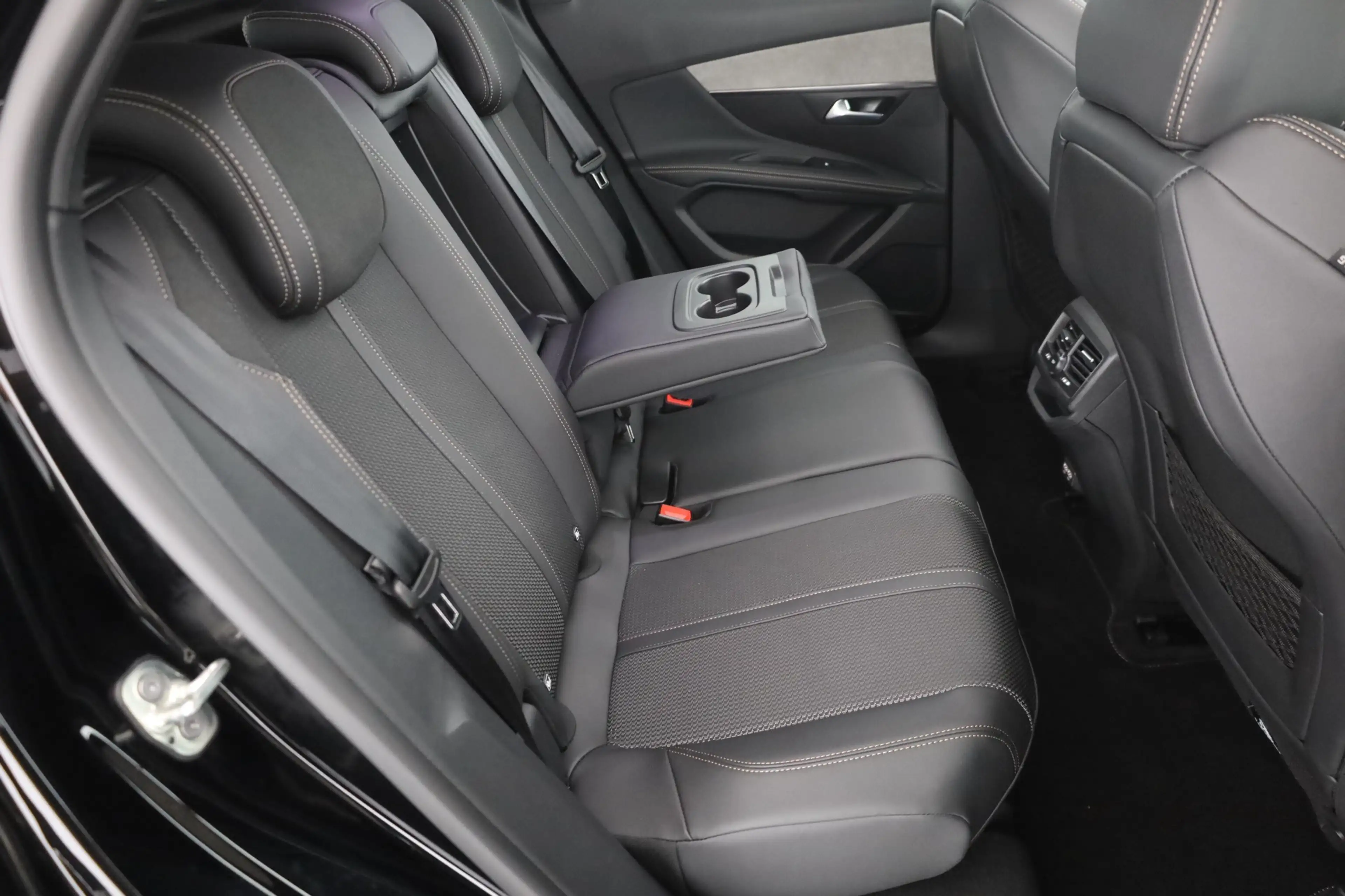 Peugeot 3008 1.2 PureTech GT LED Navi Panorama Kamera — photo 25