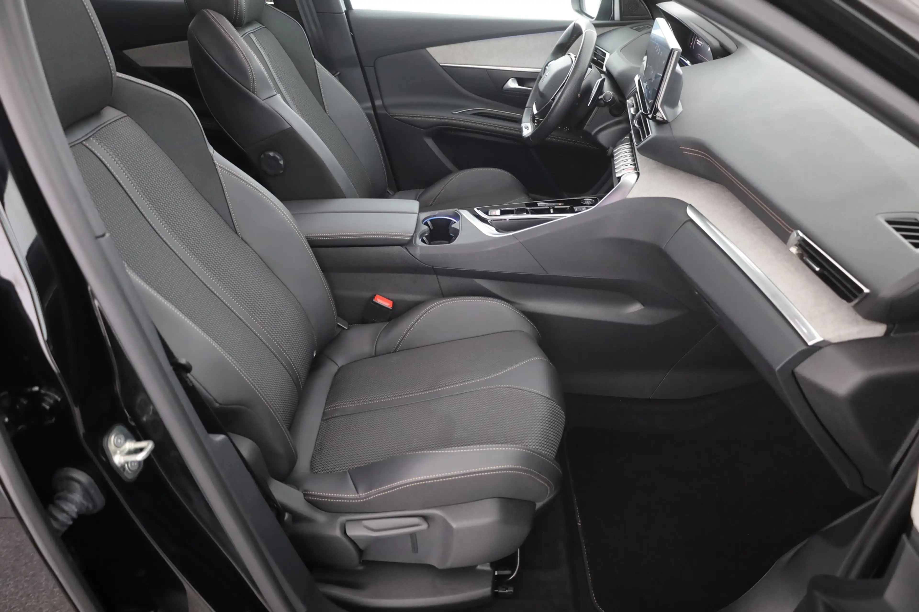 Peugeot 3008 1.2 PureTech GT LED Navi Panorama Kamera — photo 24