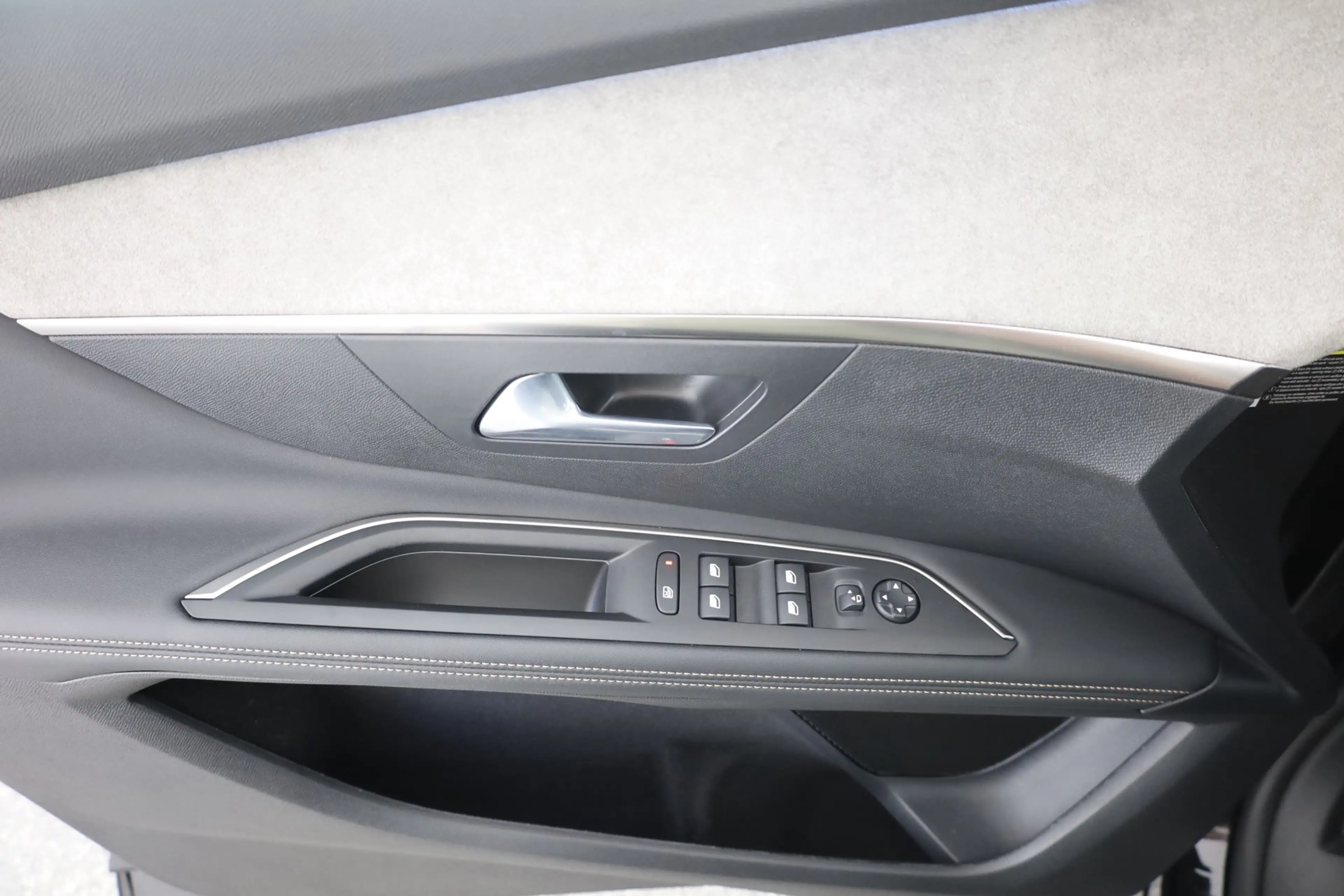 Peugeot 3008 1.2 PureTech GT LED Navi Panorama Kamera — photo 22