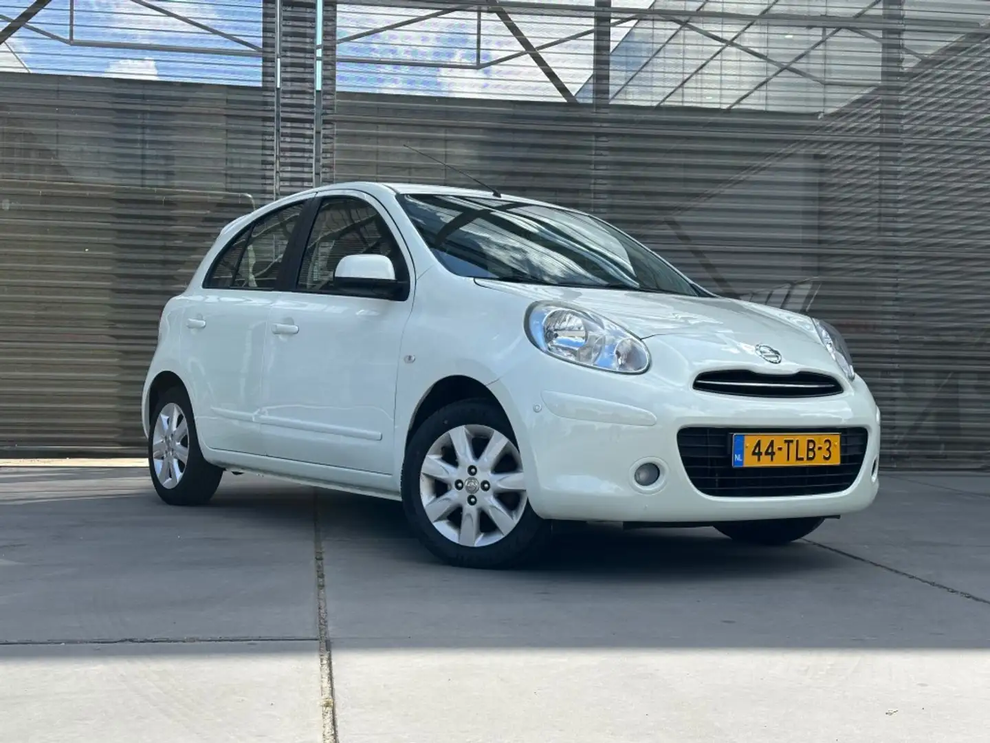 Nissan Micra 1.2 DIG-S CONNECT ED AIRCO/NAVI/LM VELGEN/AUTOMAAT Wit - 2