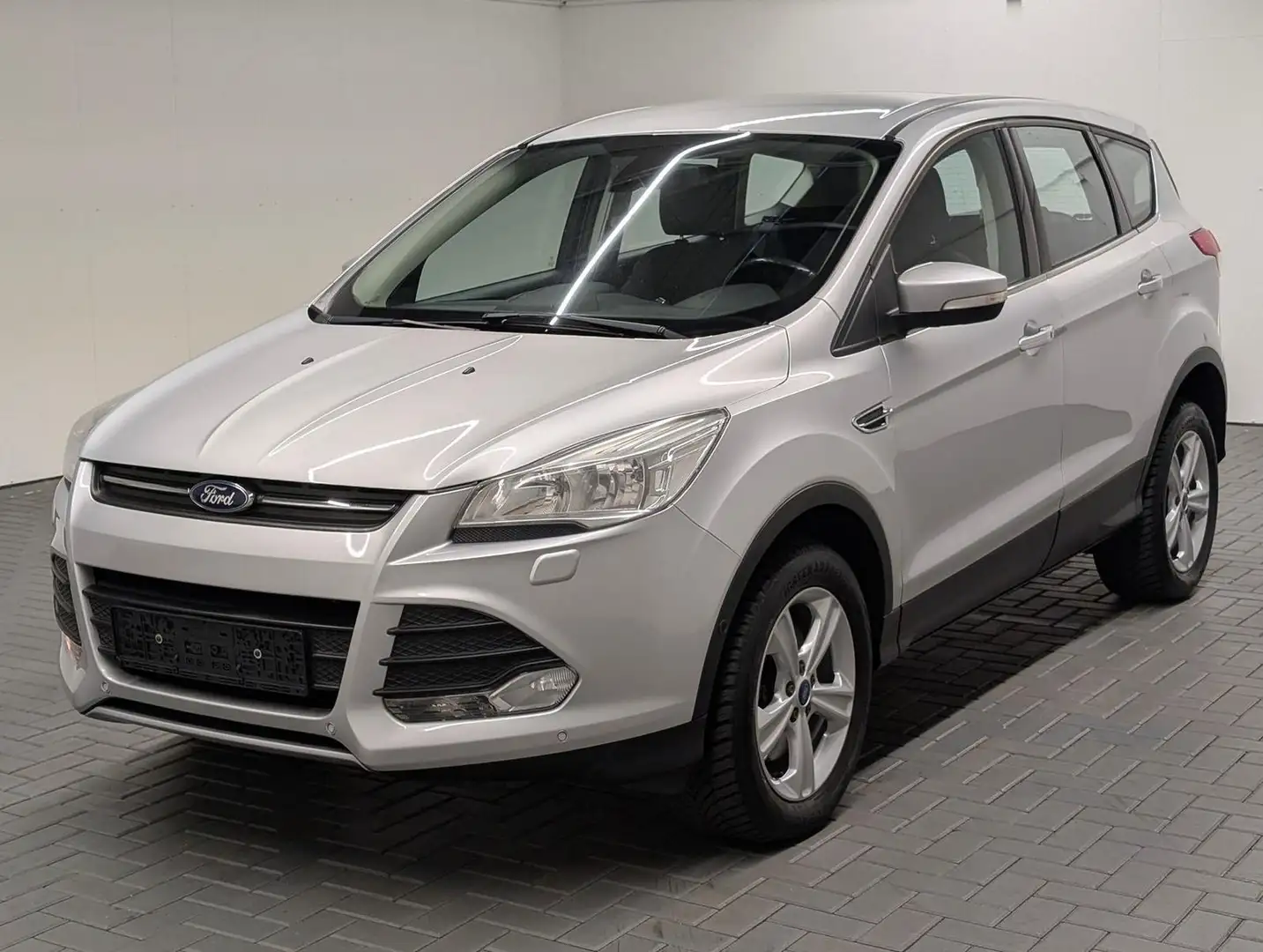 Ford Kuga Sync Ed. SHZ/PDC/AHK/Tempom./el.Heck/17-LM Silber - 1
