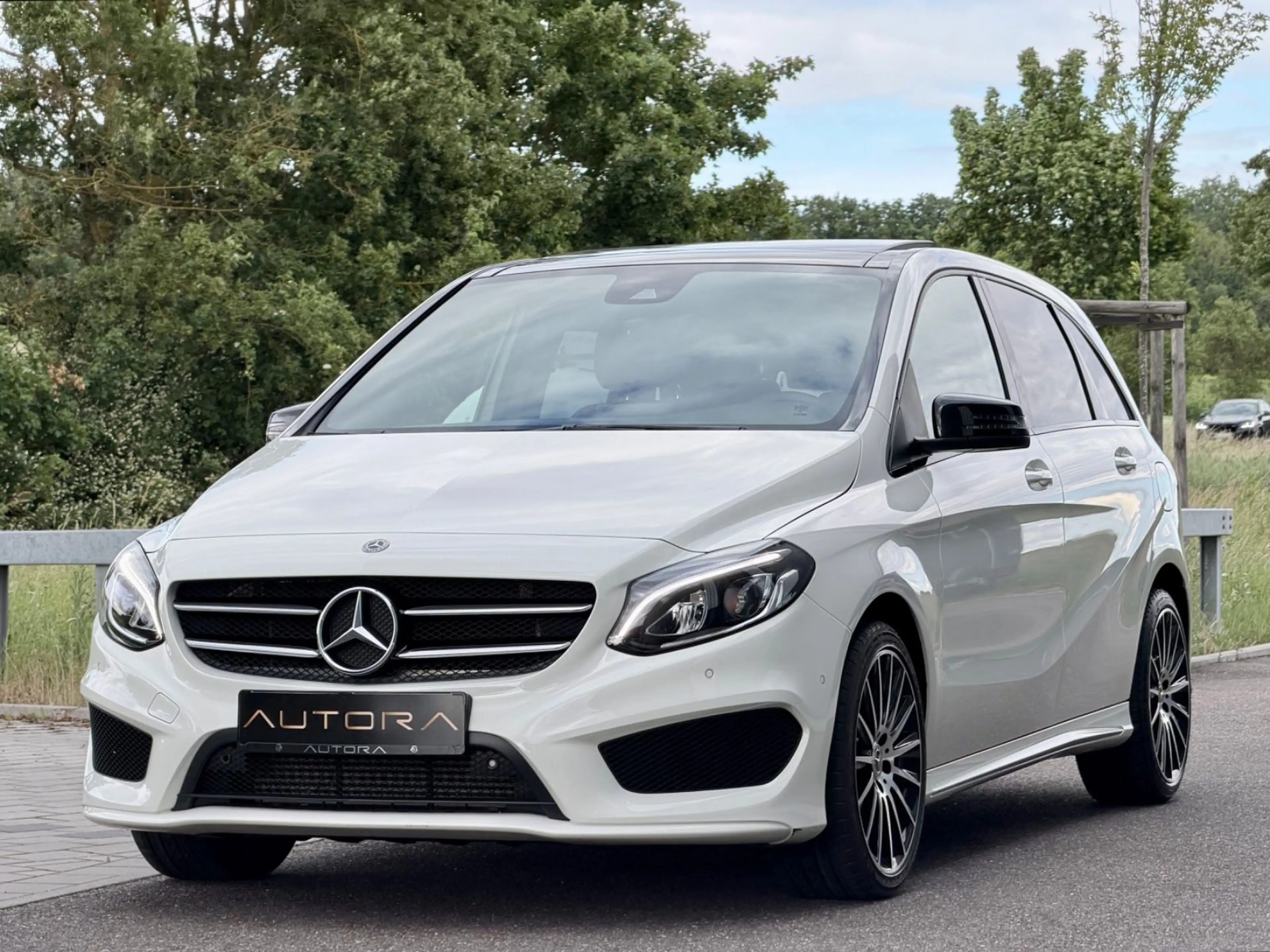 Mercedes-Benz B 200 AMG Line LED|PANO|R.KAM|AHK| — photo 2