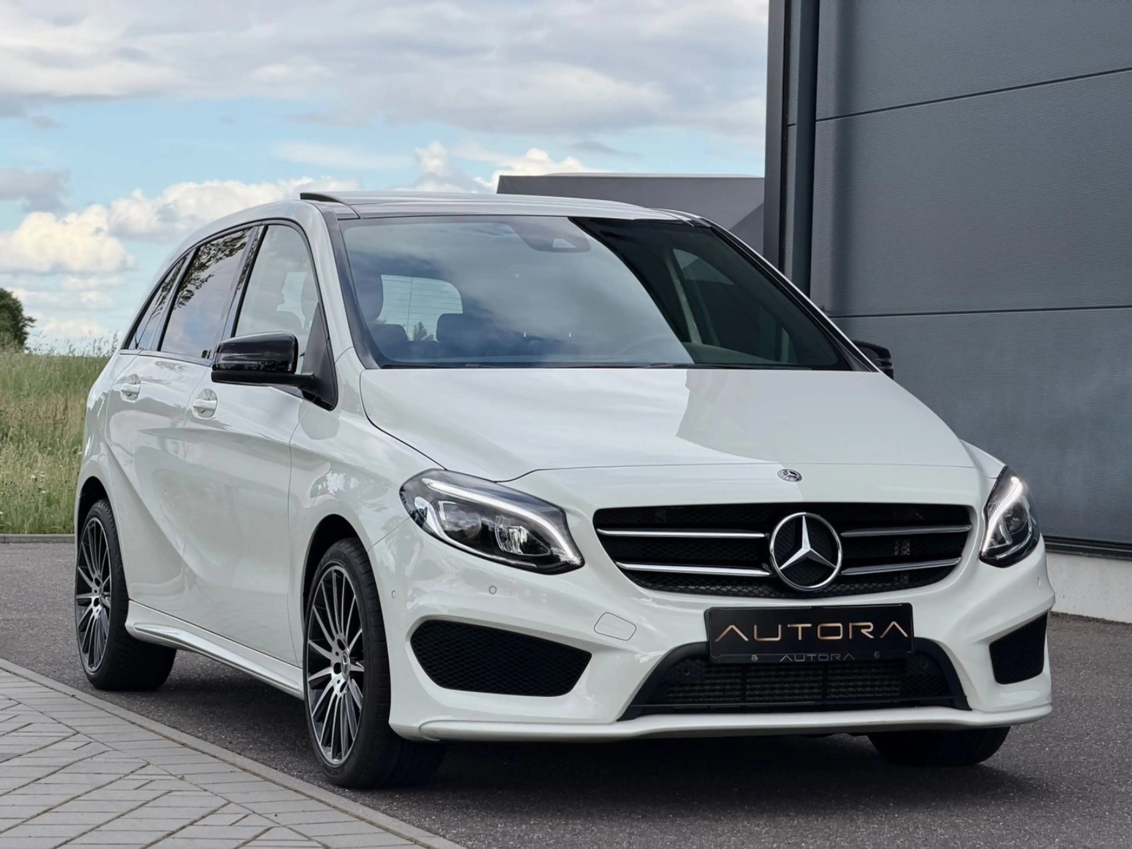Mercedes-Benz B 200 AMG Line LED|PANO|R.KAM|AHK| — photo 4