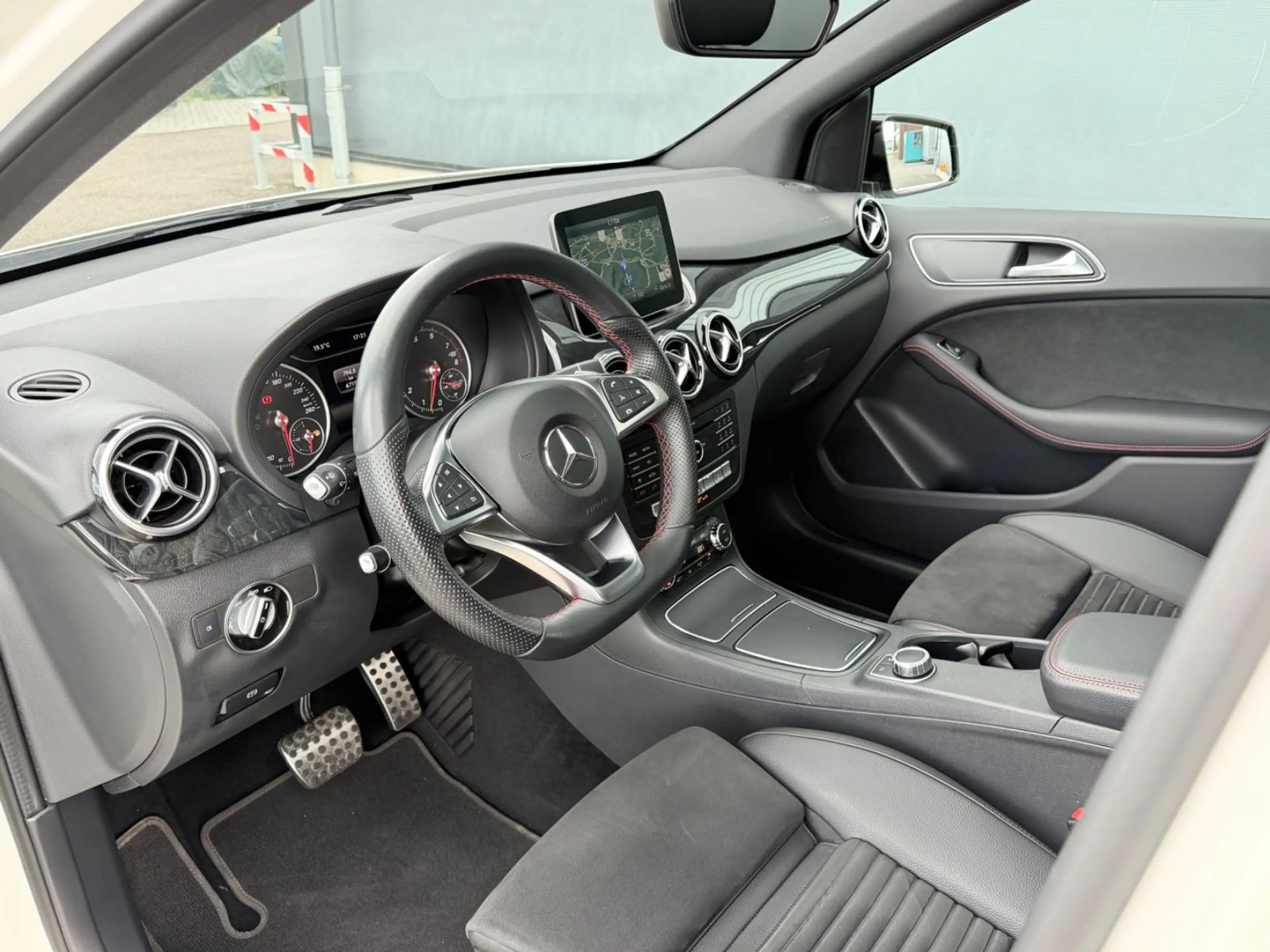 Mercedes-Benz B 200 AMG Line LED|PANO|R.KAM|AHK| — photo 15