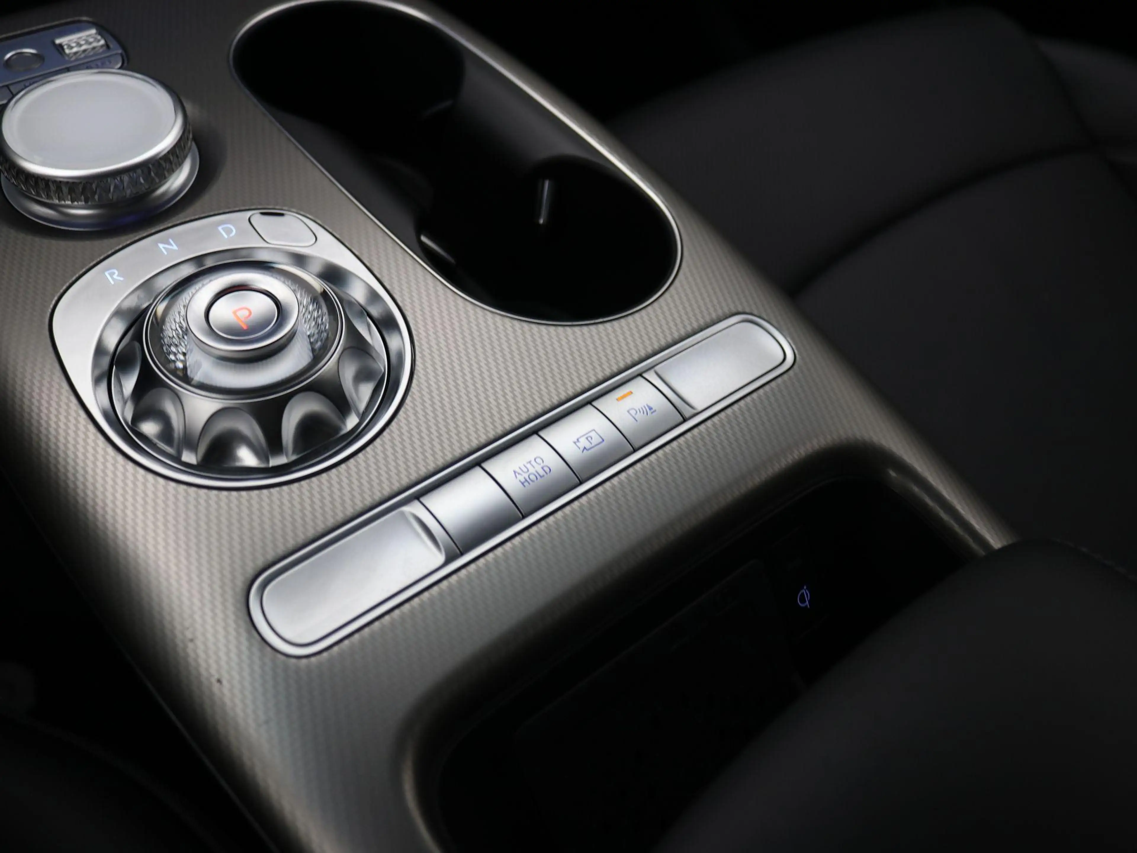 Genesis GV60 Long Range Dual Motor Premium 77,4 kWh AWD / SoH 1 — photo 36