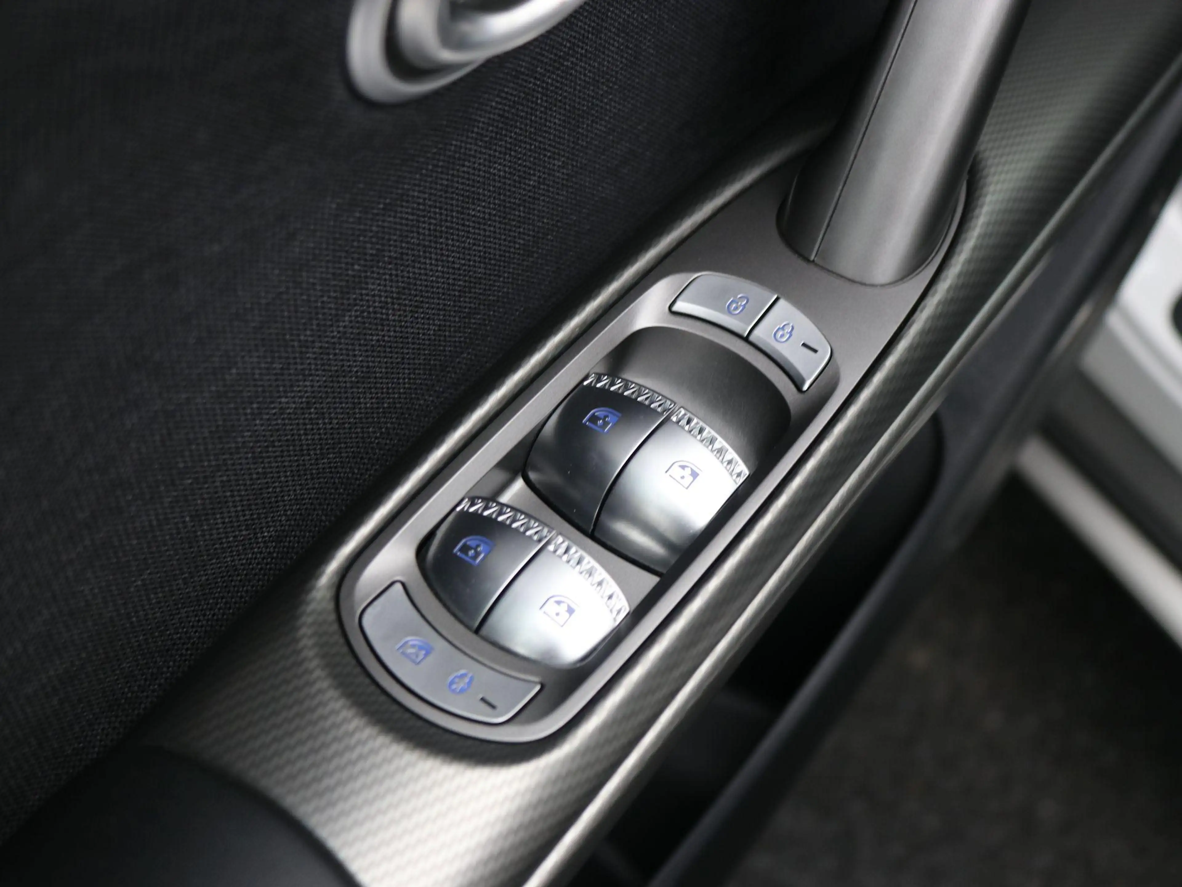 Genesis GV60 Long Range Dual Motor Premium 77,4 kWh AWD / SoH 1 — photo 6