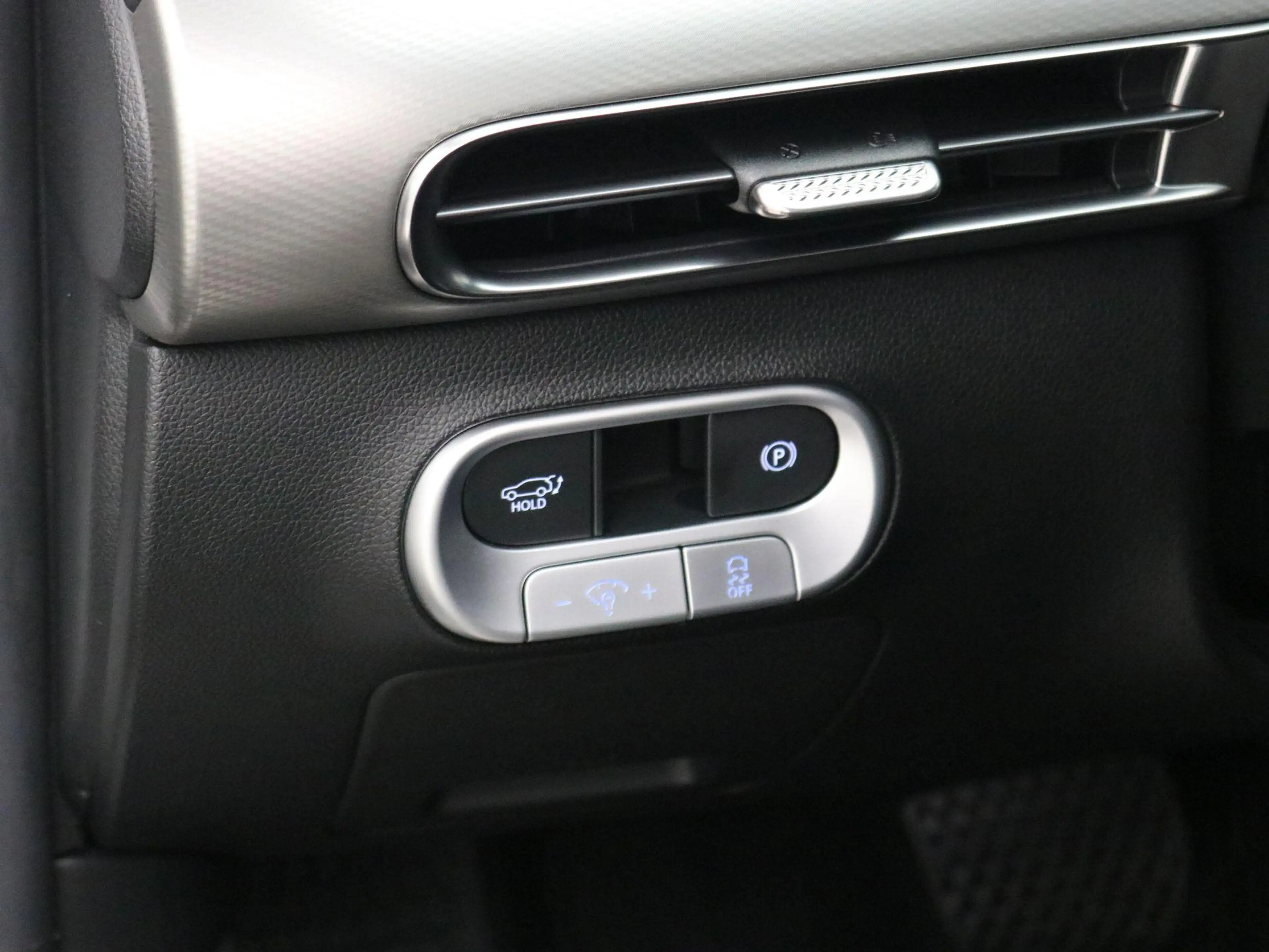 Genesis GV60 Long Range Dual Motor Premium 77,4 kWh AWD / SoH 1 — photo 26