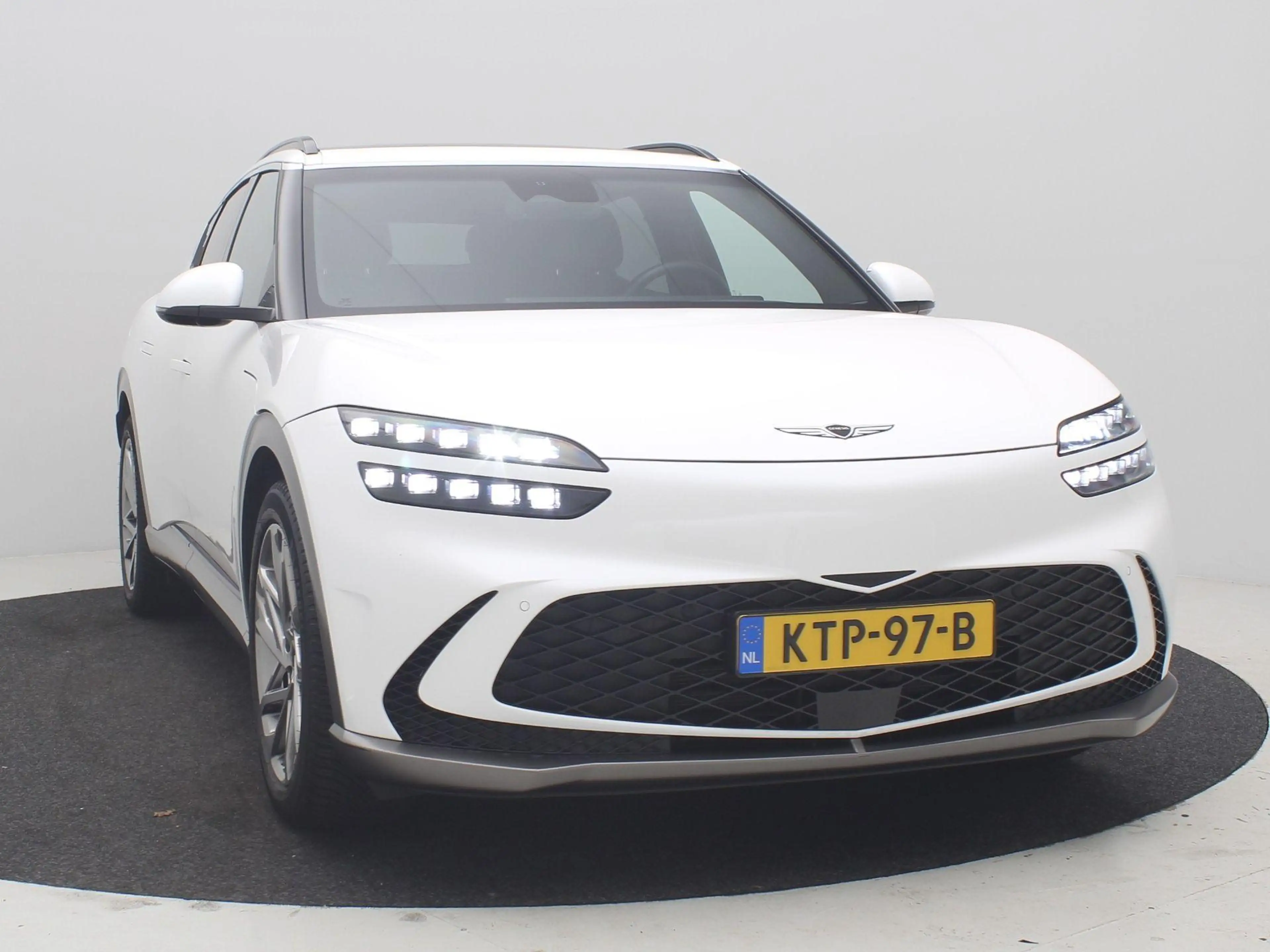 Genesis GV60 Long Range Dual Motor Premium 77,4 kWh AWD / SoH 1 — photo 20