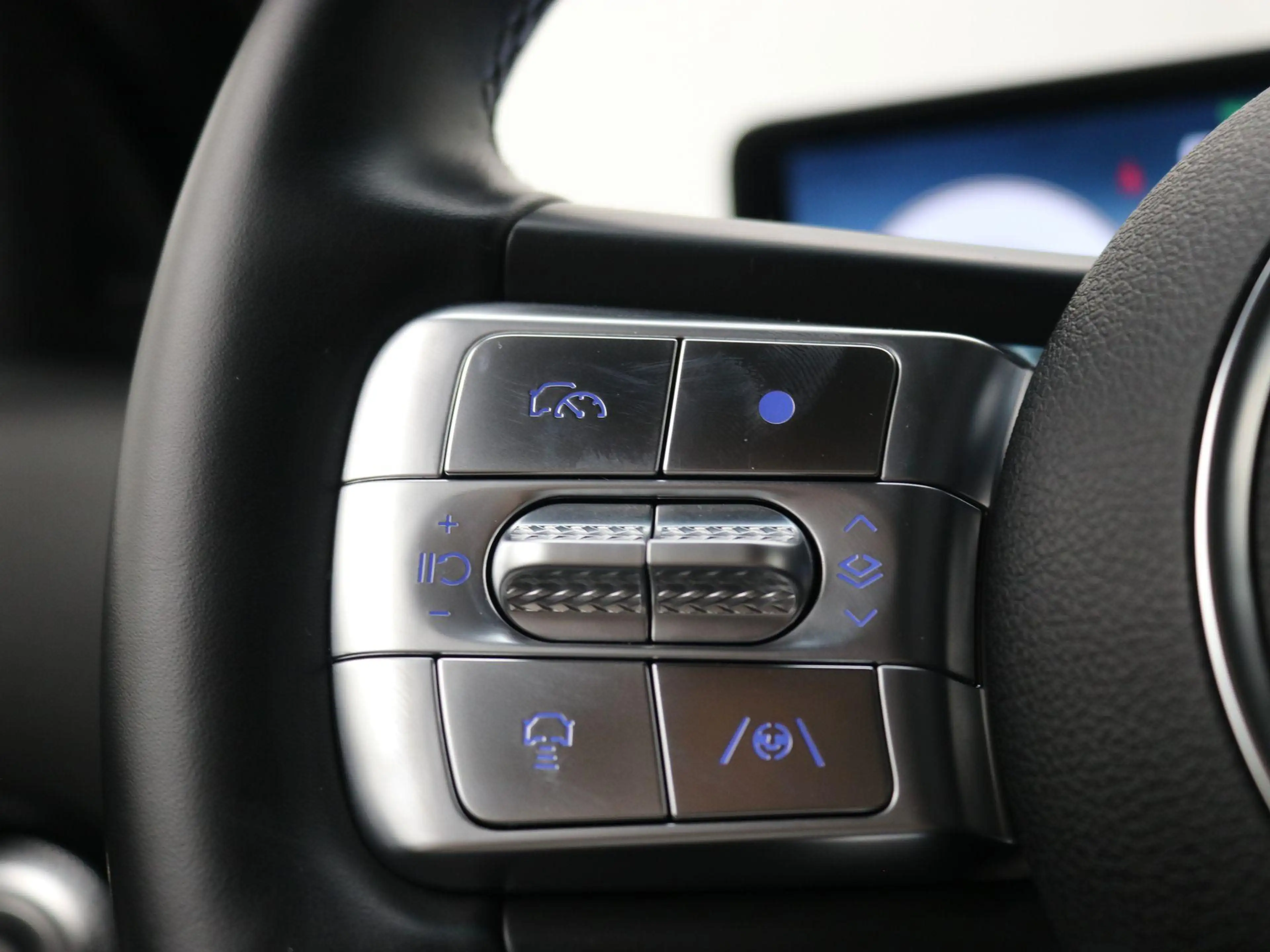 Genesis GV60 Long Range Dual Motor Premium 77,4 kWh AWD / SoH 1 — photo 31
