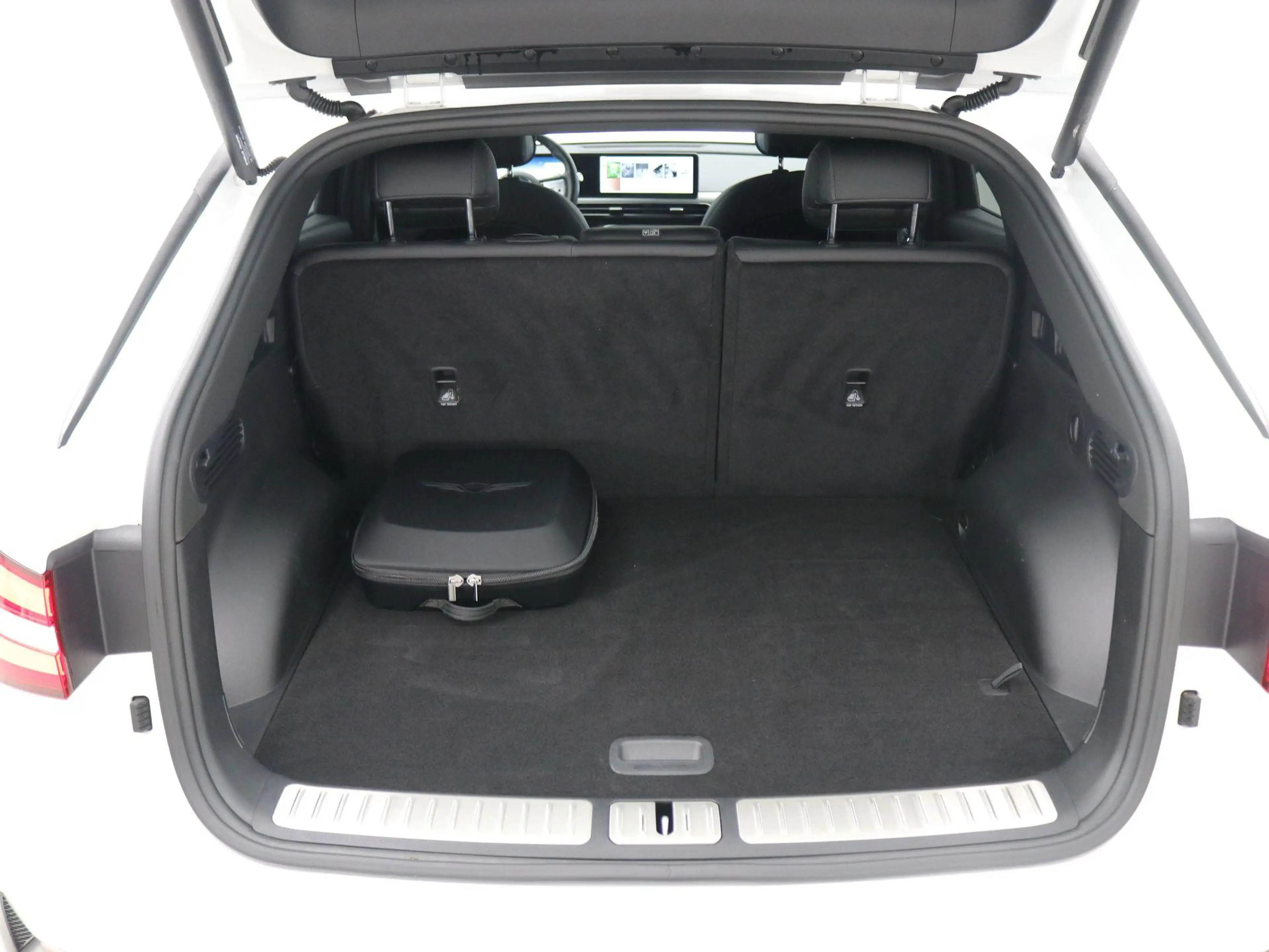 Genesis GV60 Long Range Dual Motor Premium 77,4 kWh AWD / SoH 1 — photo 18