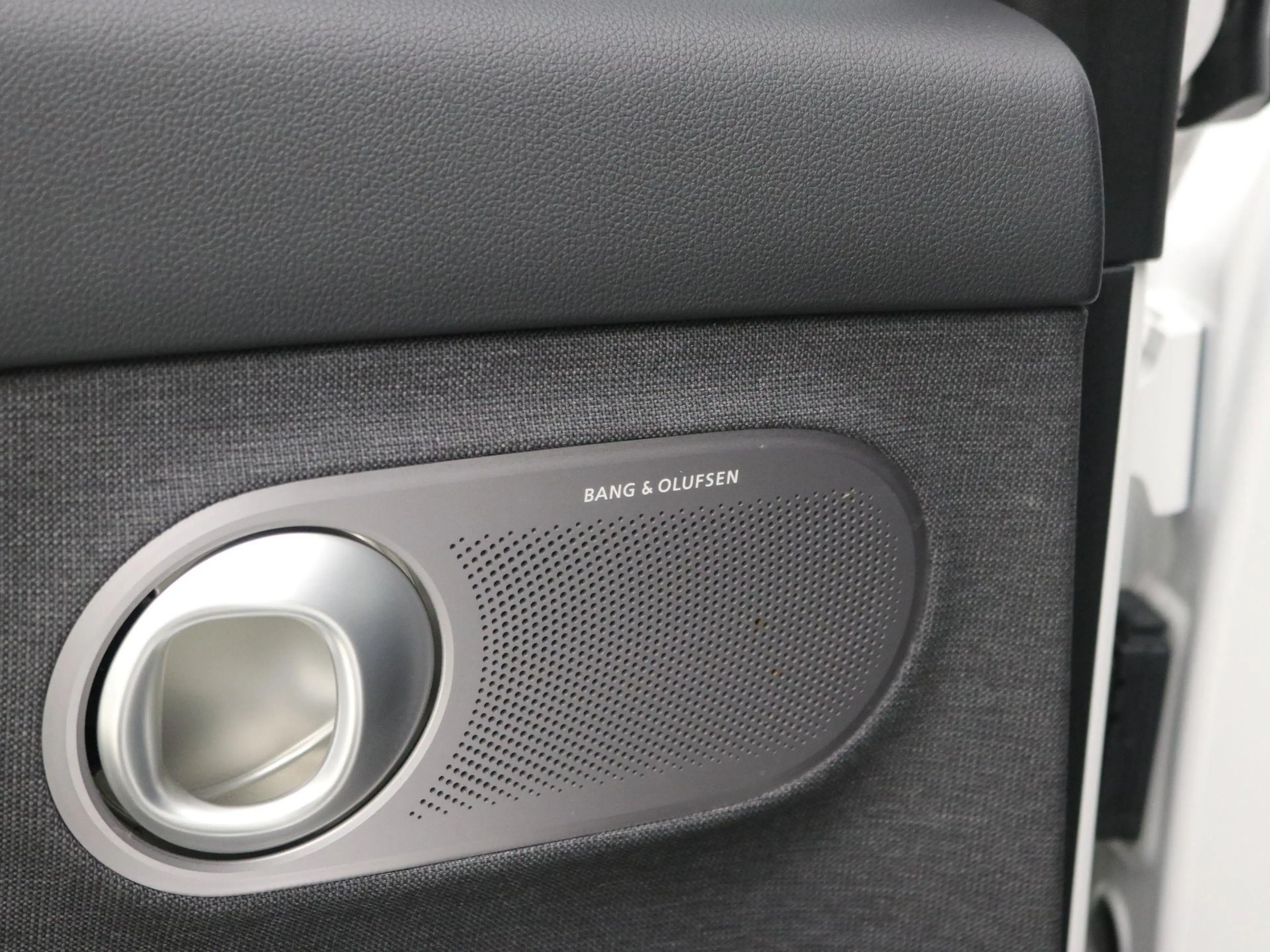 Genesis GV60 Long Range Dual Motor Premium 77,4 kWh AWD / SoH 1 — photo 24