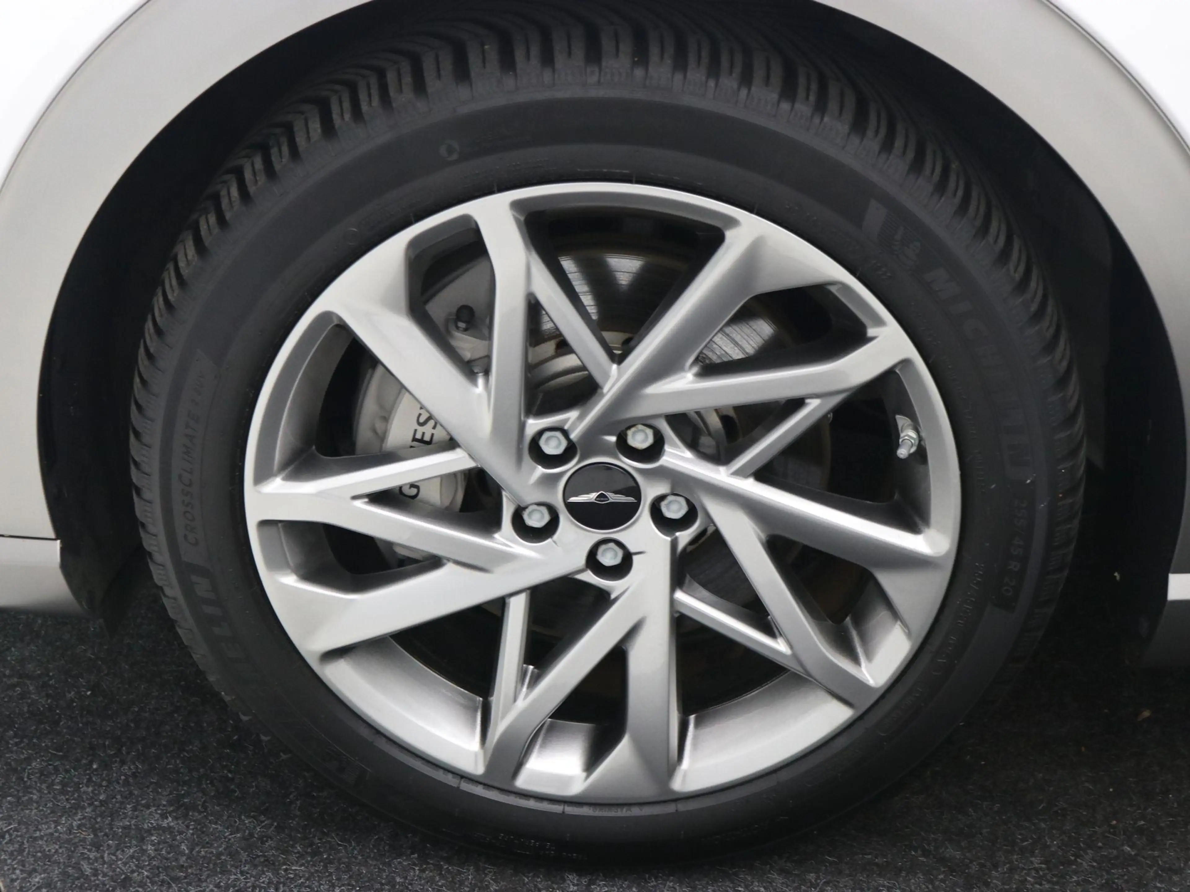 Genesis GV60 Long Range Dual Motor Premium 77,4 kWh AWD / SoH 1 — photo 8