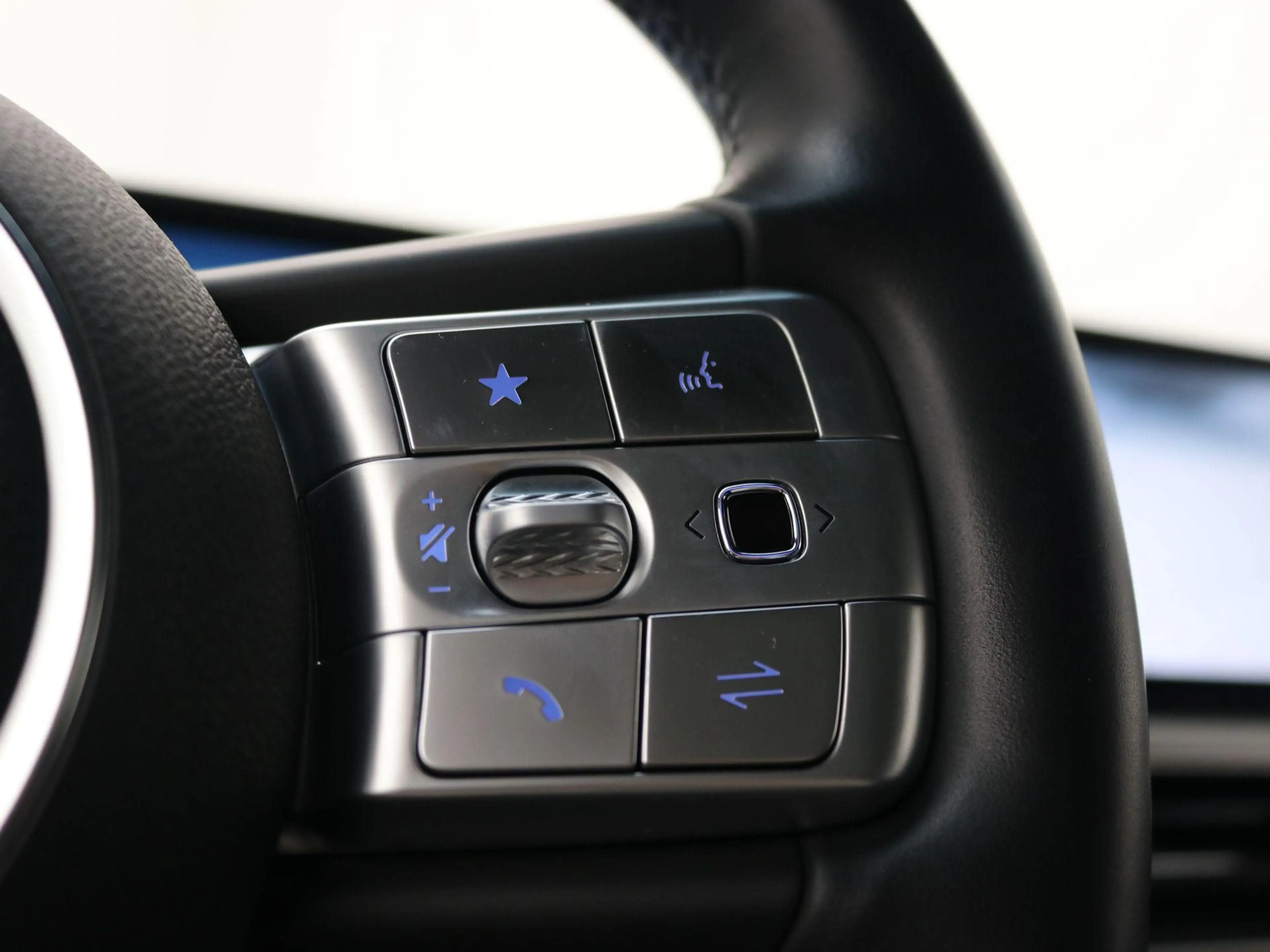 Genesis GV60 Long Range Dual Motor Premium 77,4 kWh AWD / SoH 1 — photo 32