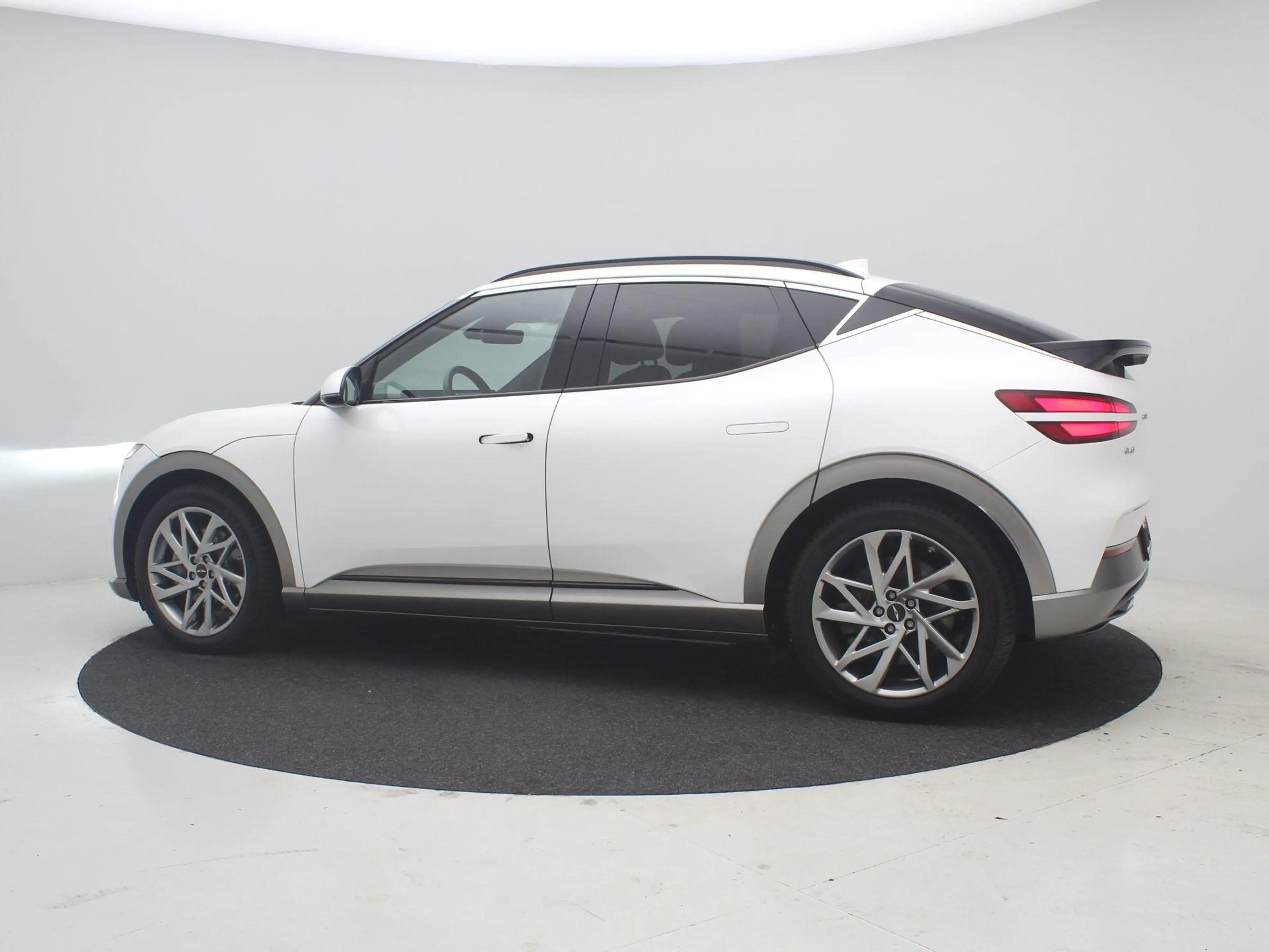 Genesis GV60 Long Range Dual Motor Premium 77,4 kWh AWD / SoH 1 — photo 11