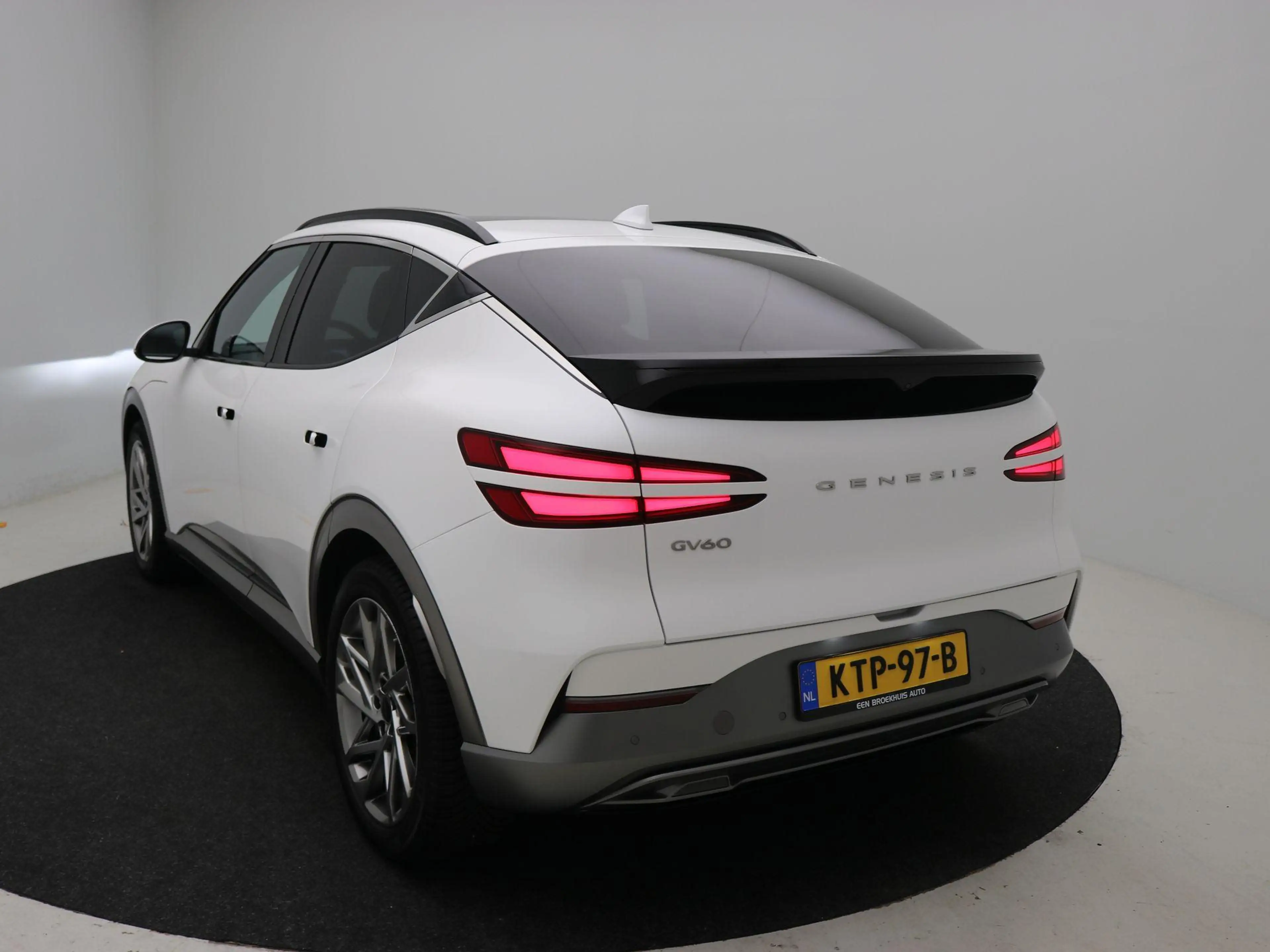 Genesis GV60 Long Range Dual Motor Premium 77,4 kWh AWD / SoH 1 — photo 16