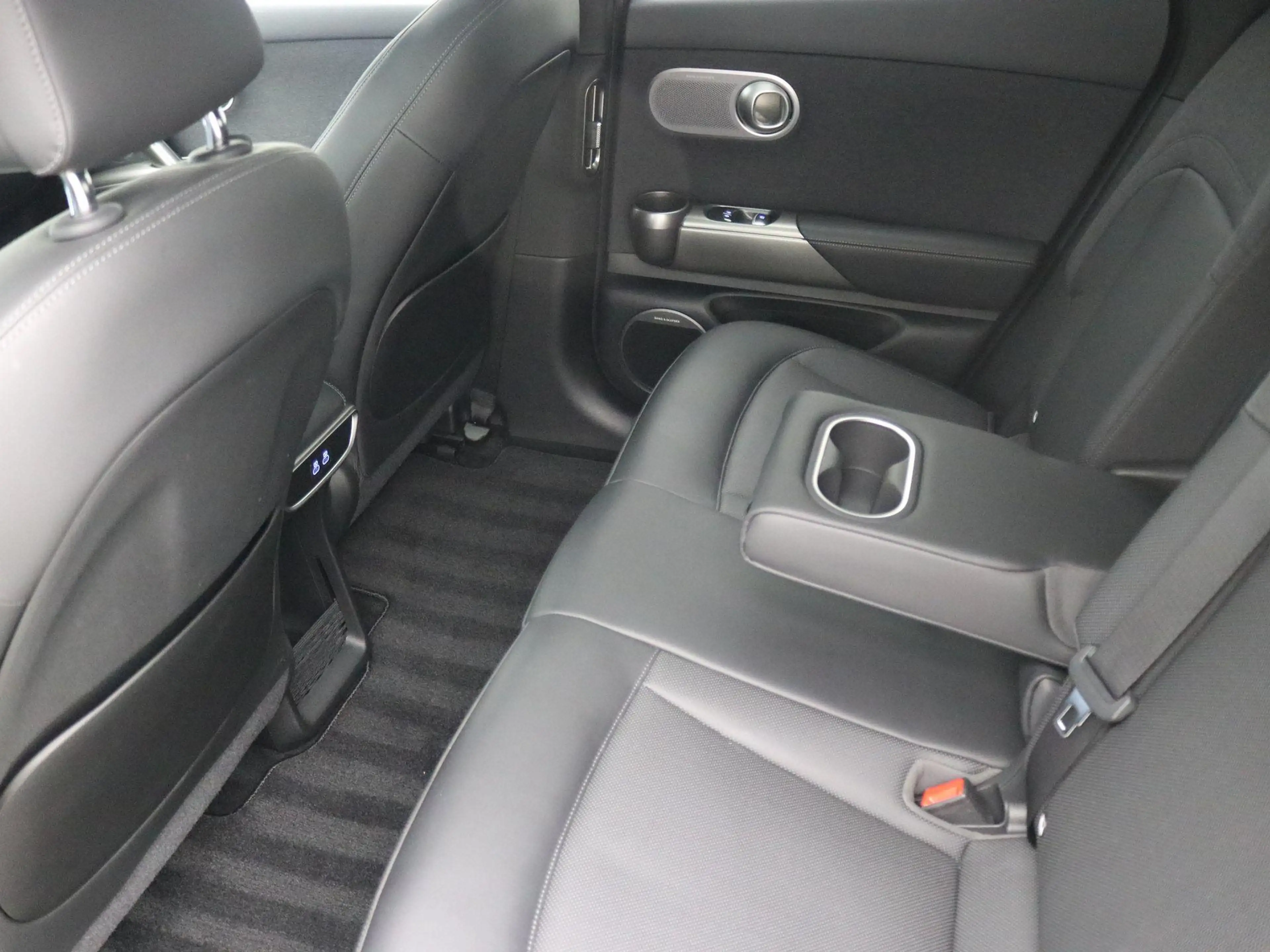 Genesis GV60 Long Range Dual Motor Premium 77,4 kWh AWD / SoH 1 — photo 22