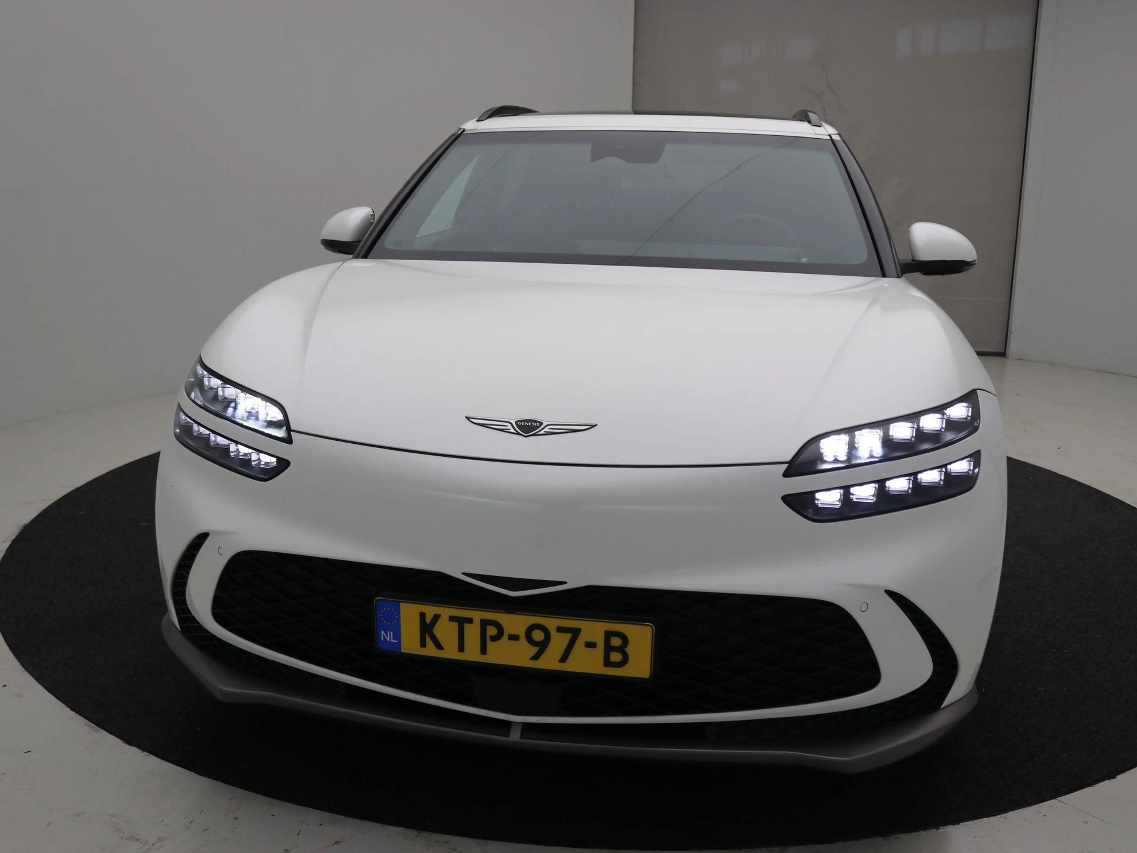 Genesis GV60 Long Range Dual Motor Premium 77,4 kWh AWD / SoH 1 — photo 15